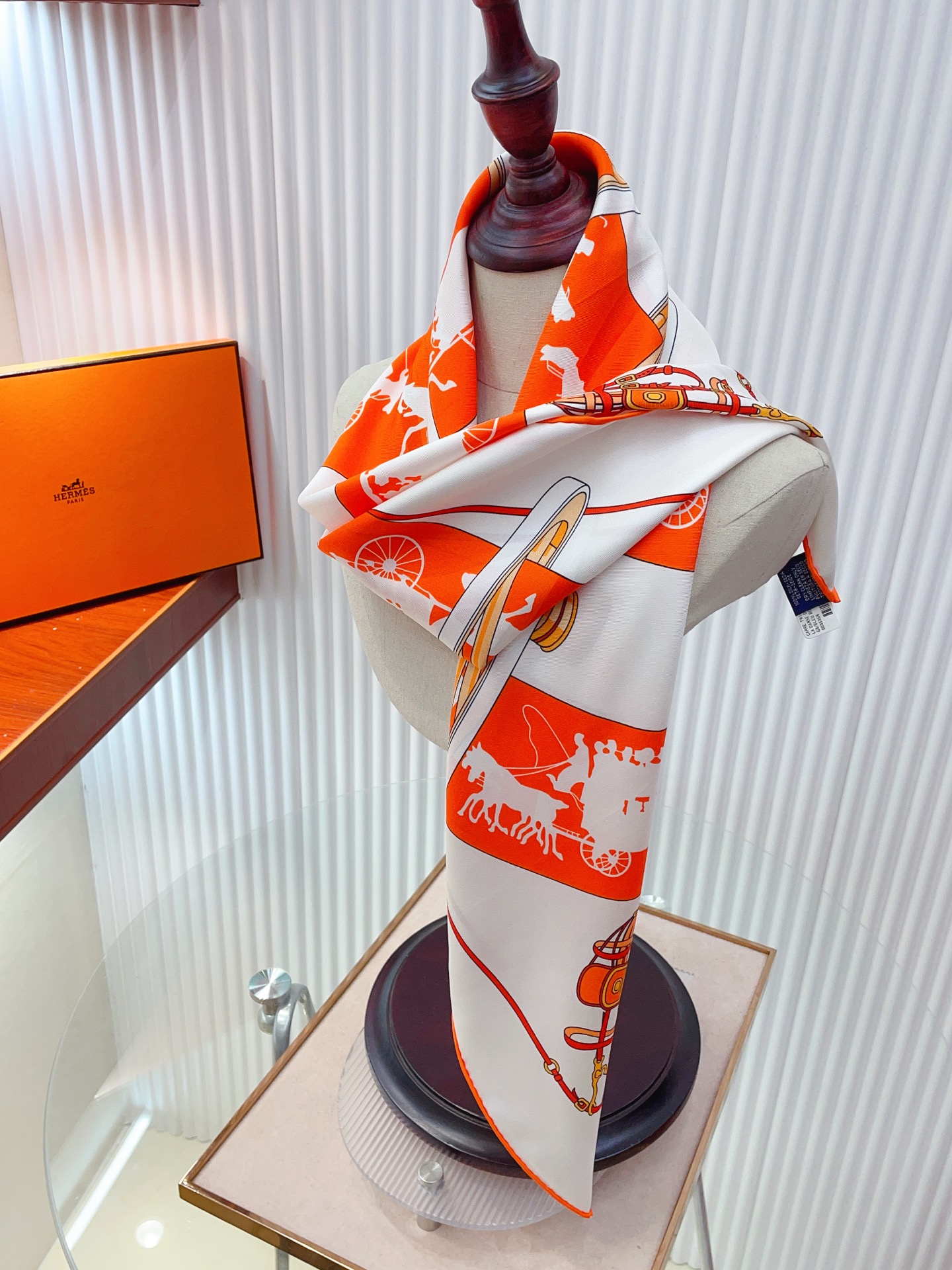 ✨✨【18姆米 双面同色】H**S真丝新款🆕👏👏买了都说好看‼️推荐💕【转动中的巴黎 90】真丝方巾，顶