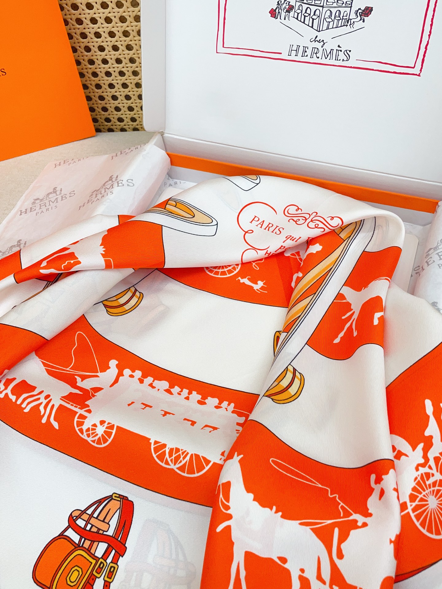 ✨✨【18姆米 双面同色】H**S真丝新款🆕👏👏买了都说好看‼️推荐💕【转动中的巴黎 90】真丝方巾，顶