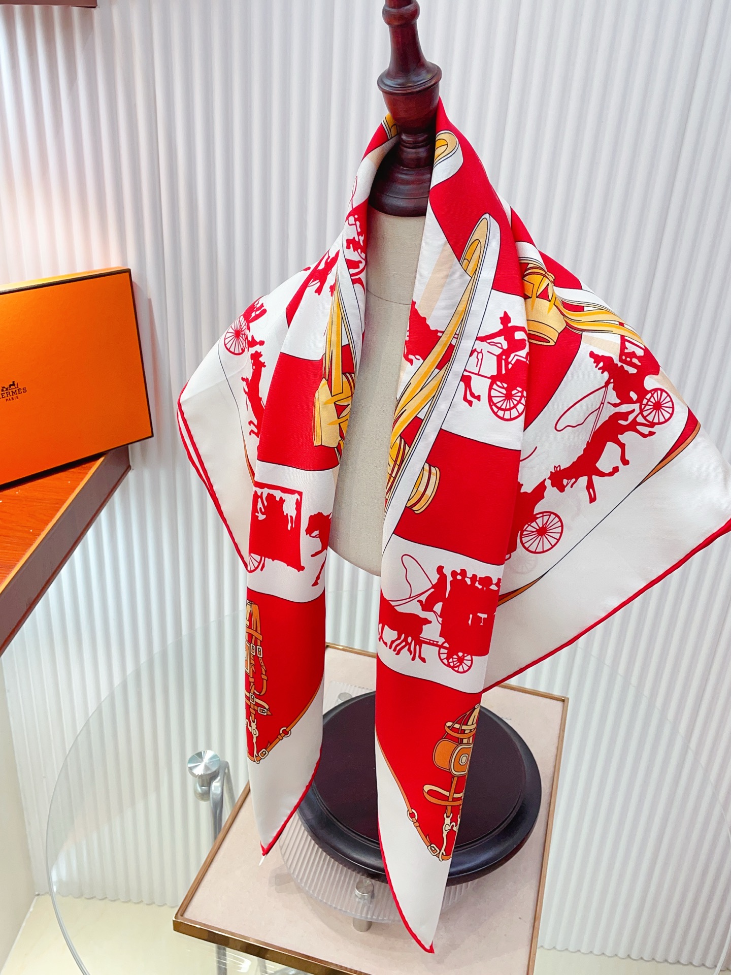 ✨✨【18姆米 双面同色】H**S真丝新款🆕👏👏买了都说好看‼️推荐💕【转动中的巴黎 90】真丝方巾，顶