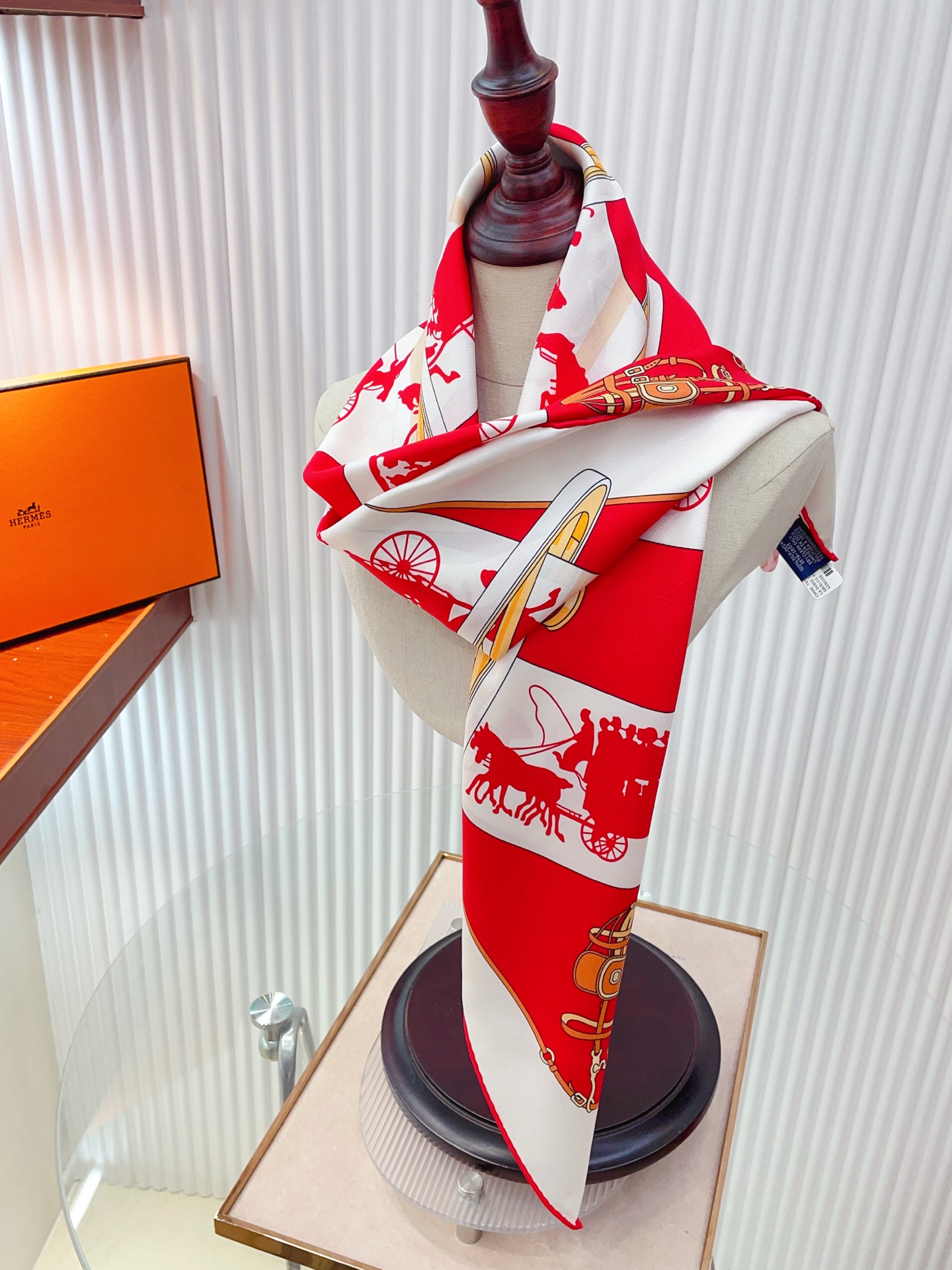 ✨✨【18姆米 双面同色】H**S真丝新款🆕👏👏买了都说好看‼️推荐💕【转动中的巴黎 90】真丝方巾，顶