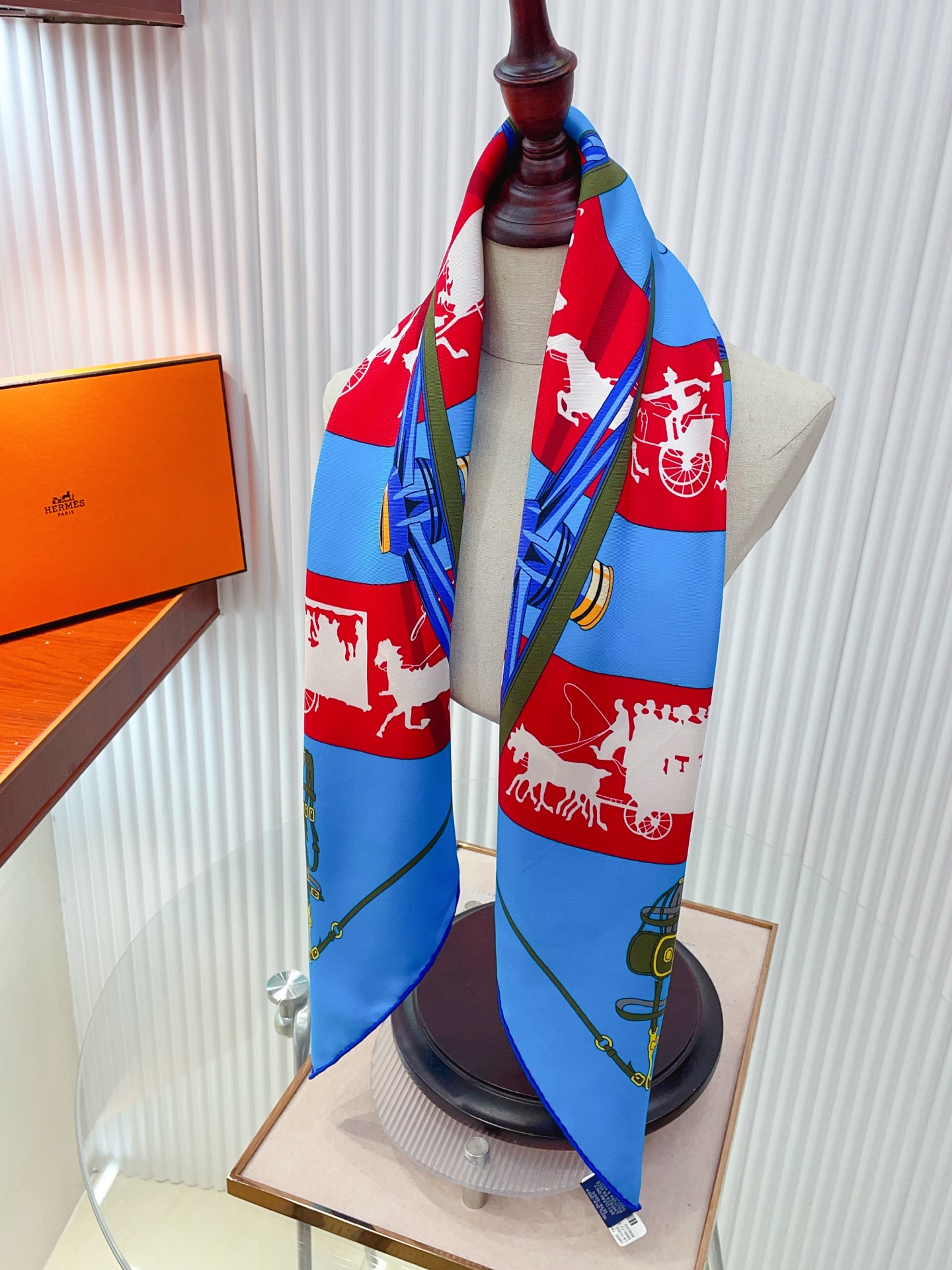 ✨✨【18姆米 双面同色】H**S真丝新款🆕👏👏买了都说好看‼️推荐💕【转动中的巴黎 90】真丝方巾，顶