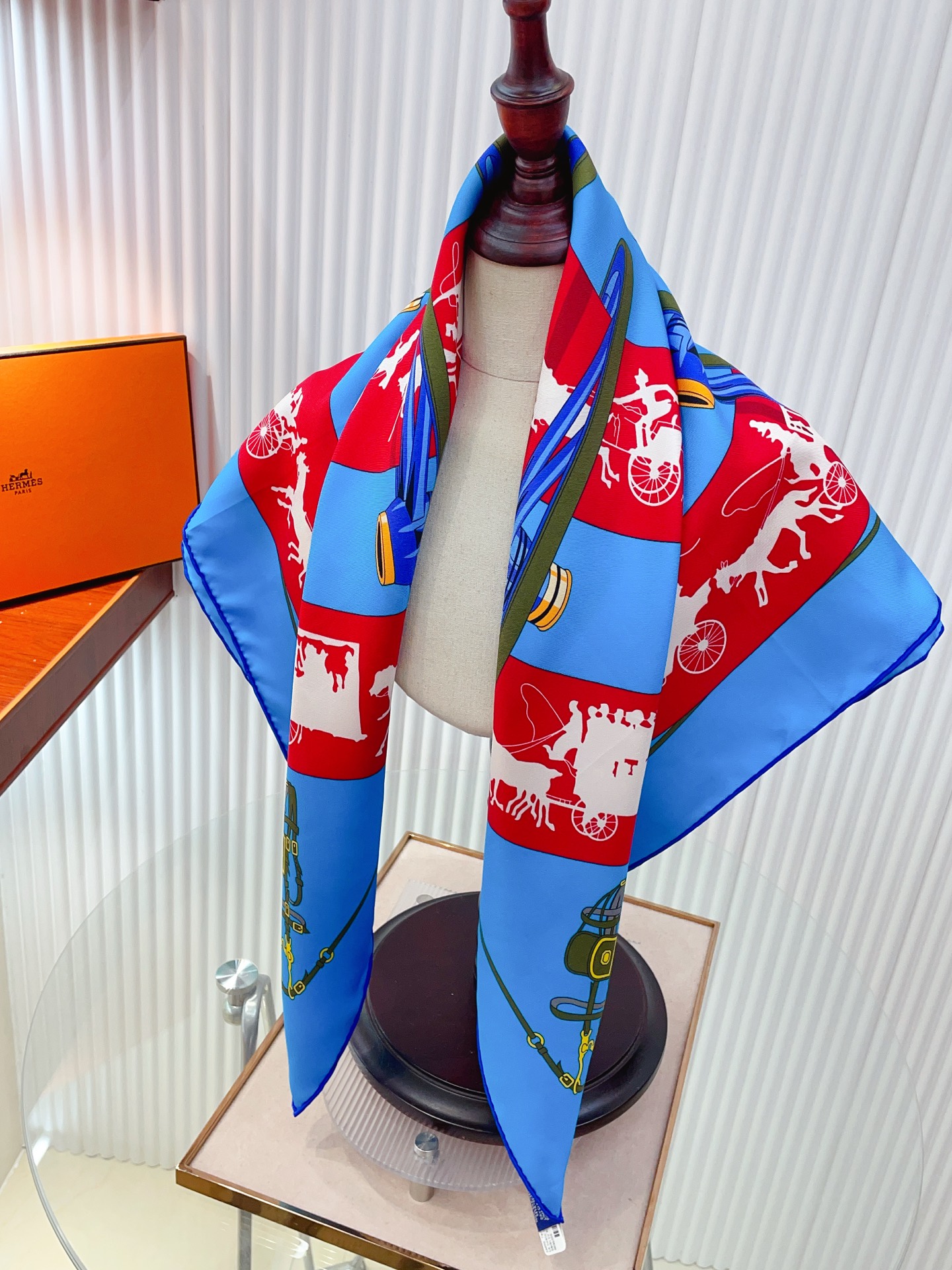 ✨✨【18姆米 双面同色】H**S真丝新款🆕👏👏买了都说好看‼️推荐💕【转动中的巴黎 90】真丝方巾，顶