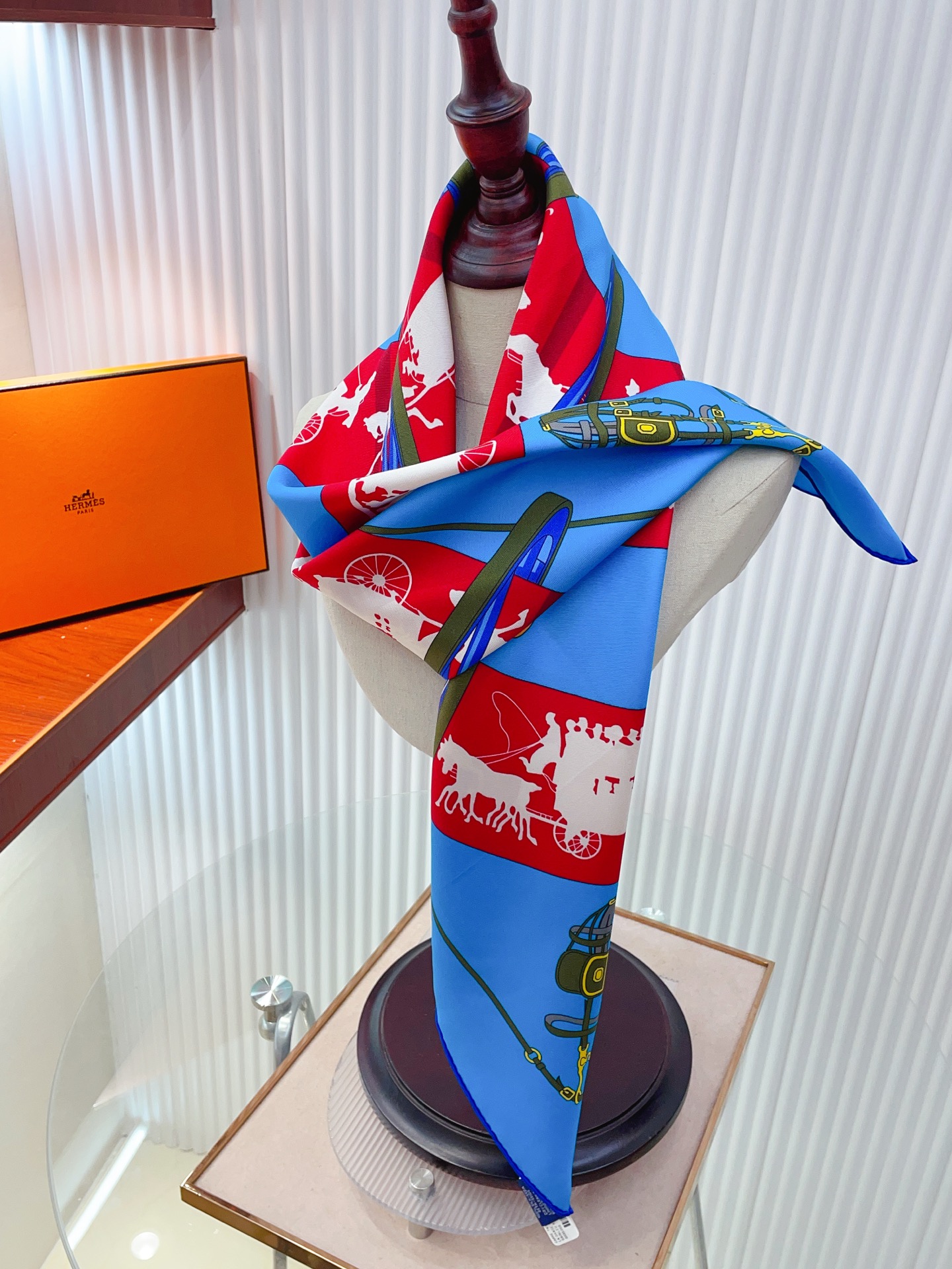 ✨✨【18姆米 双面同色】H**S真丝新款🆕👏👏买了都说好看‼️推荐💕【转动中的巴黎 90】真丝方巾，顶