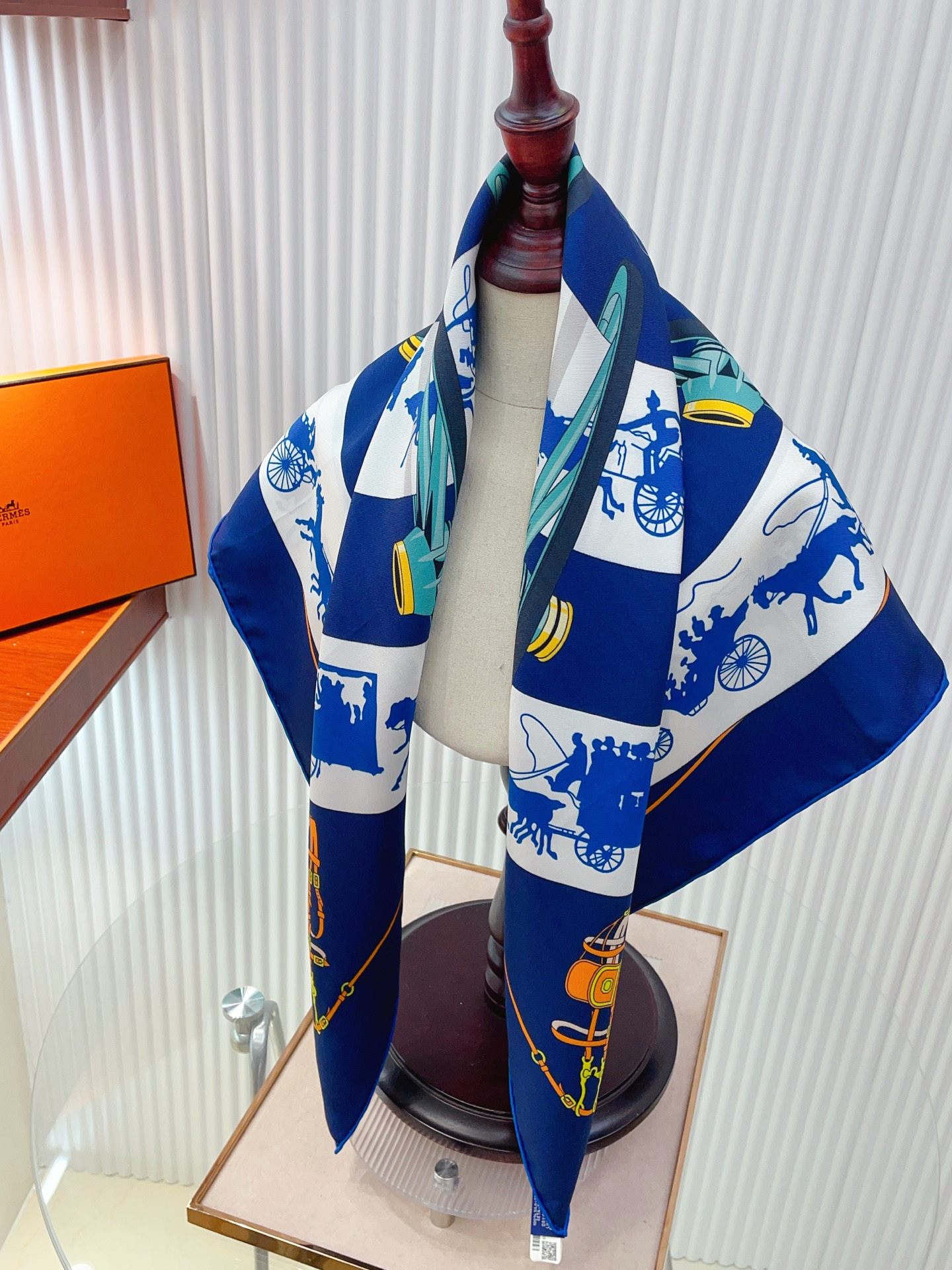 ✨✨【18姆米 双面同色】H**S真丝新款🆕👏👏买了都说好看‼️推荐💕【转动中的巴黎 90】真丝方巾，顶