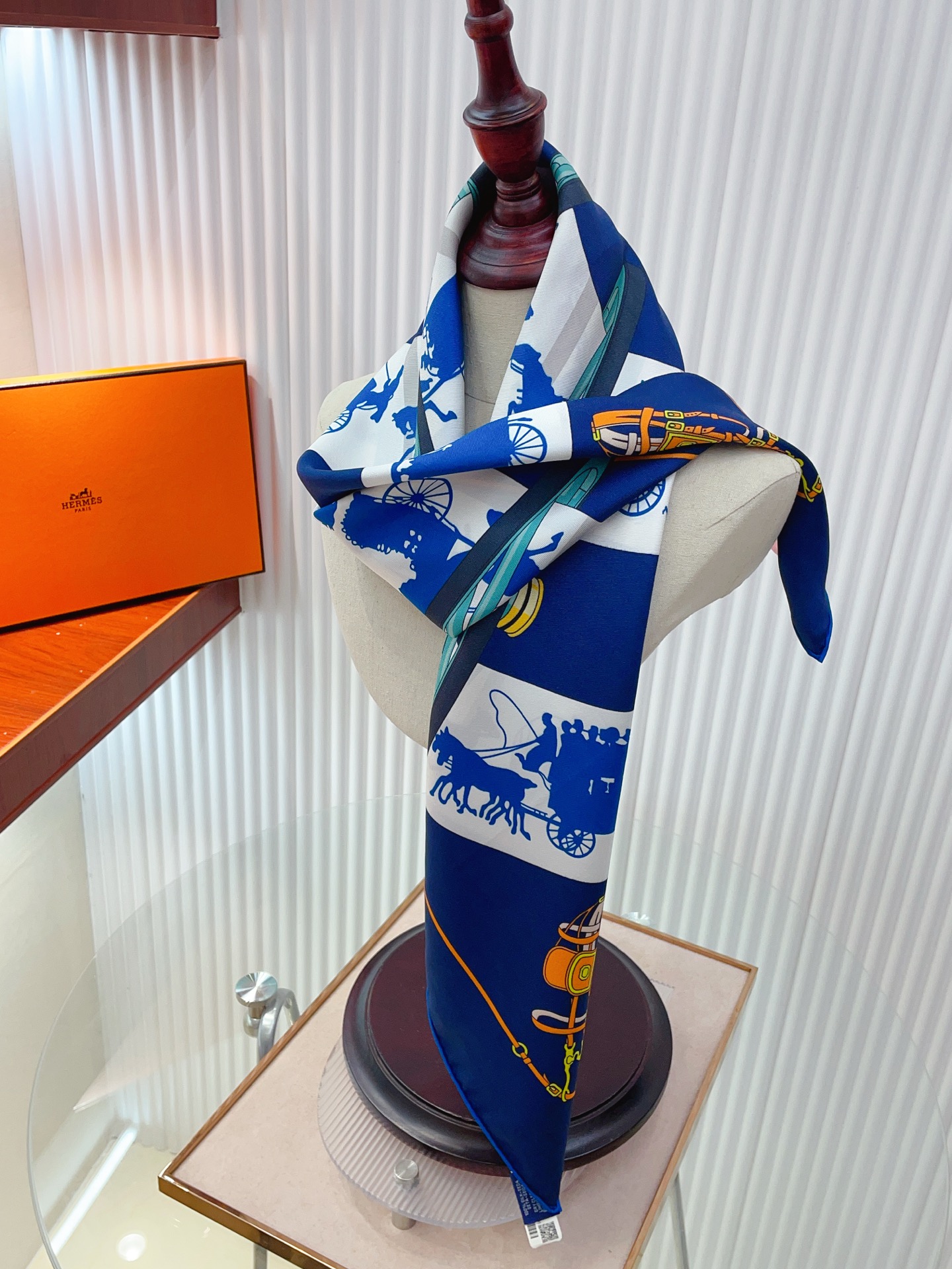 ✨✨【18姆米 双面同色】H**S真丝新款🆕👏👏买了都说好看‼️推荐💕【转动中的巴黎 90】真丝方巾，顶