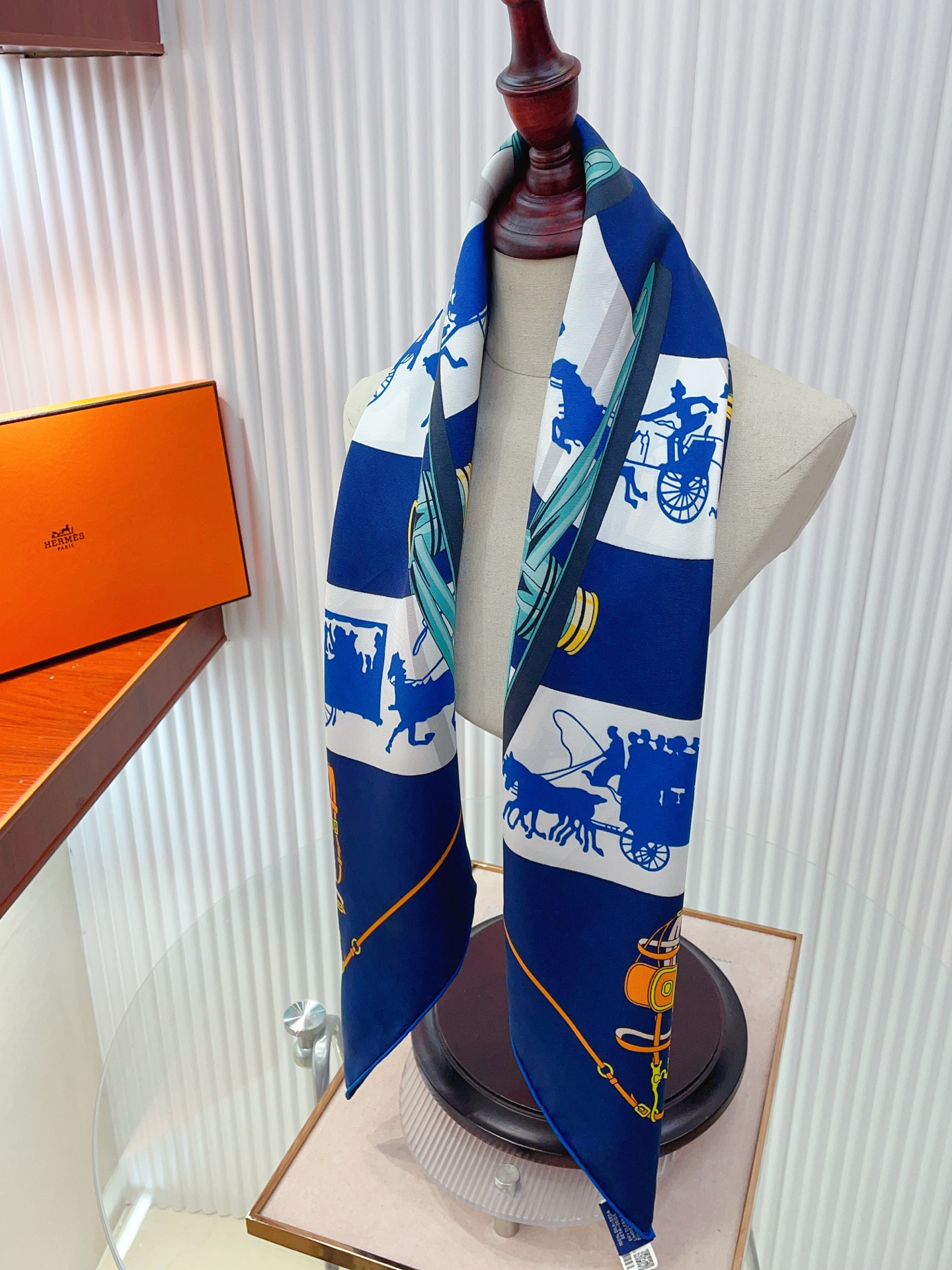 ✨✨【18姆米 双面同色】H**S真丝新款🆕👏👏买了都说好看‼️推荐💕【转动中的巴黎 90】真丝方巾，顶