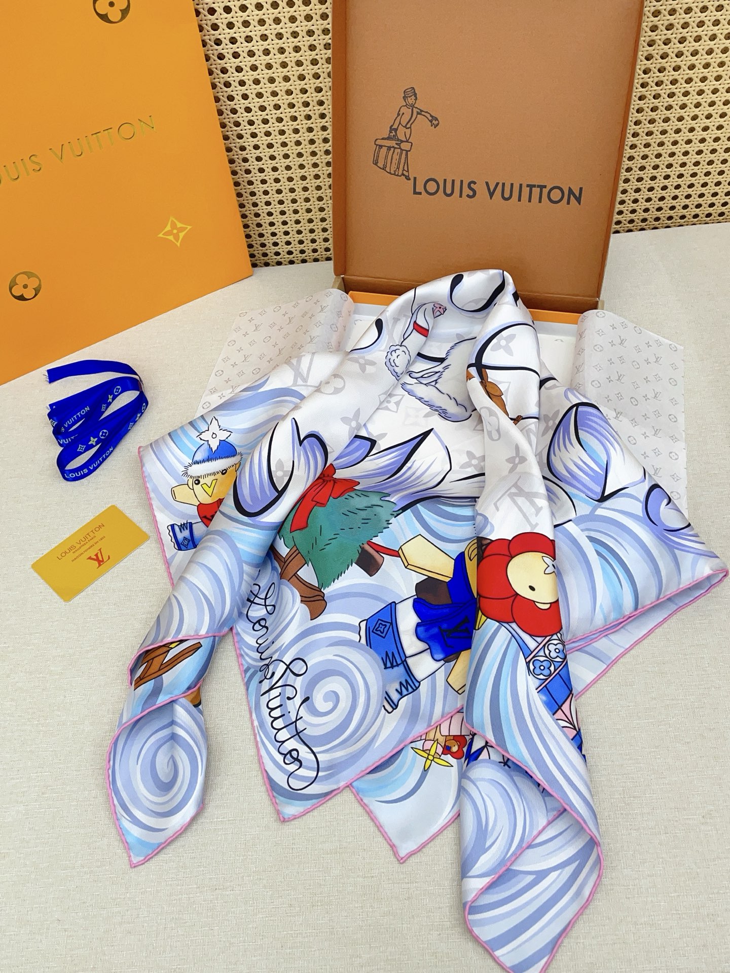 ✨✨【18姆米 双面同色】上身效果疯狂的喜欢❗️专柜也是刚刚上架的，L*最最新款~非常有看头，L的这类元