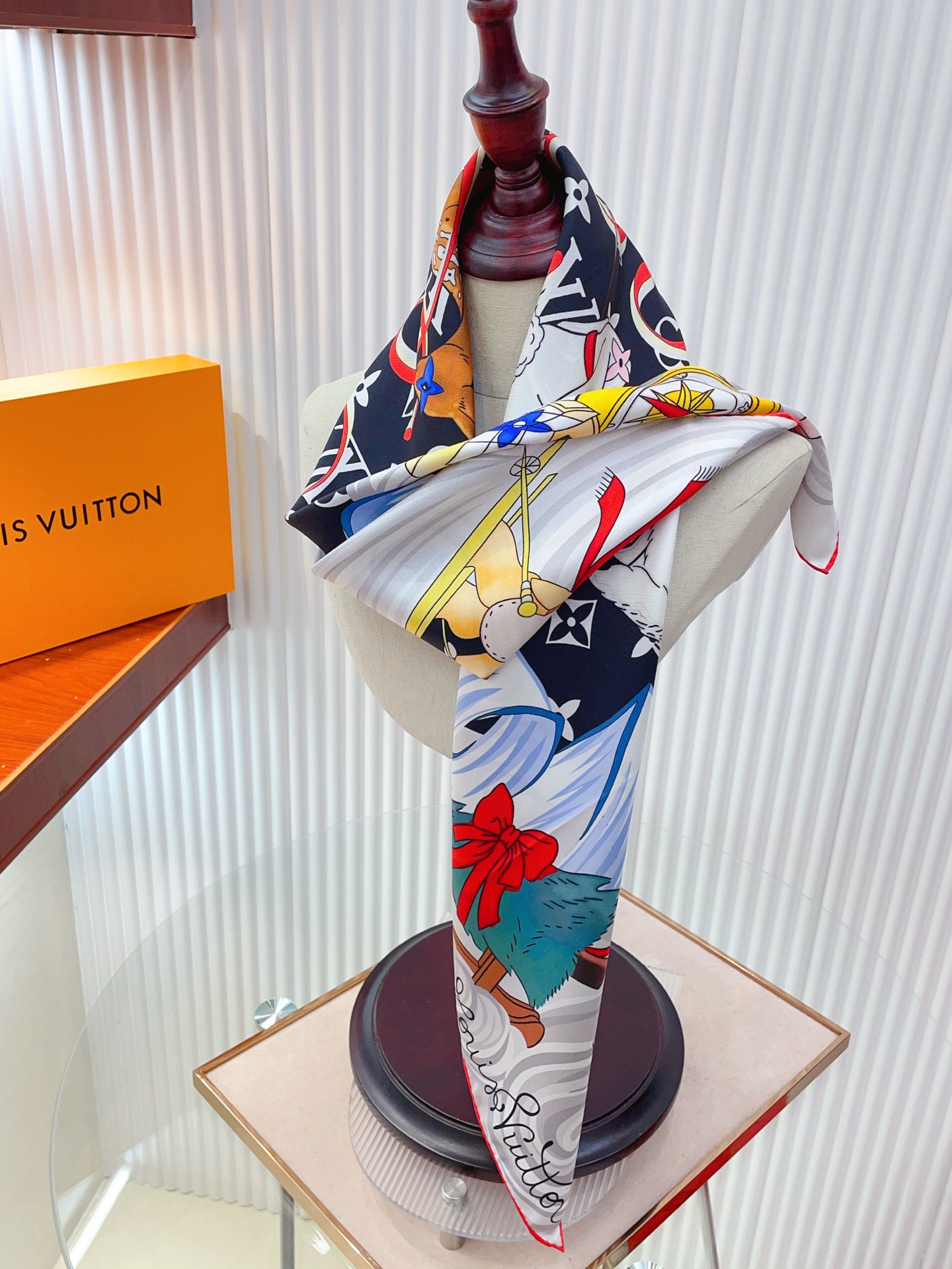 ✨✨【18姆米 双面同色】上身效果疯狂的喜欢❗️专柜也是刚刚上架的，L*最最新款~非常有看头，L的这类元