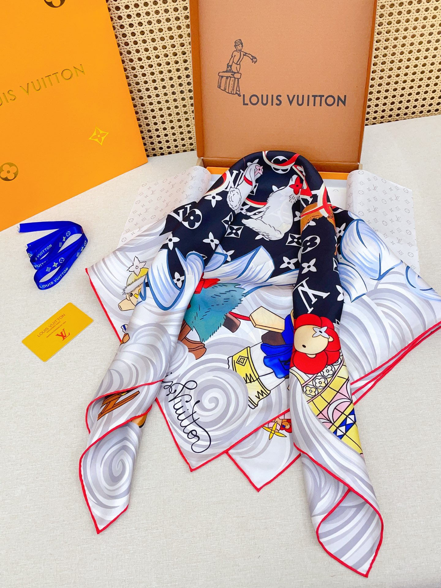 ✨✨【18姆米 双面同色】上身效果疯狂的喜欢❗️专柜也是刚刚上架的，L*最最新款~非常有看头，L的这类元