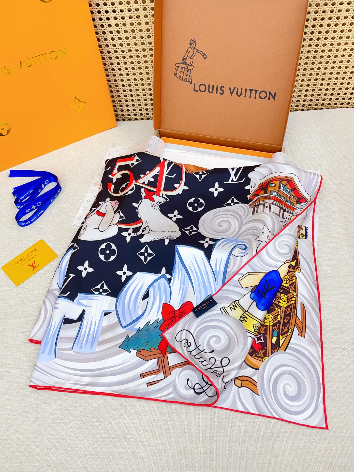 ✨✨【18姆米 双面同色】上身效果疯狂的喜欢❗️专柜也是刚刚上架的，L*最最新款~非常有看头，L的这类元