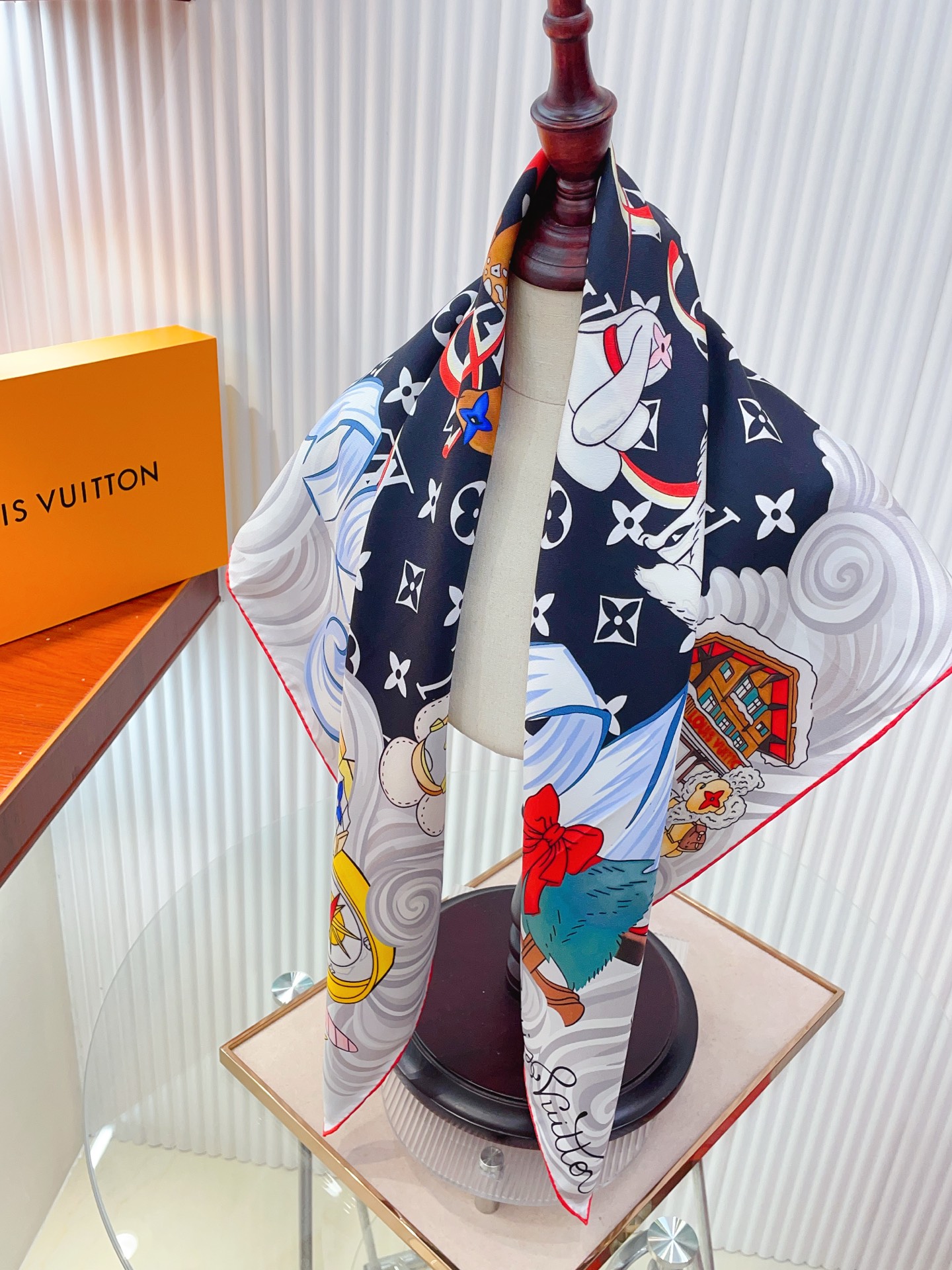 ✨✨【18姆米 双面同色】上身效果疯狂的喜欢❗️专柜也是刚刚上架的，L*最最新款~非常有看头，L的这类元