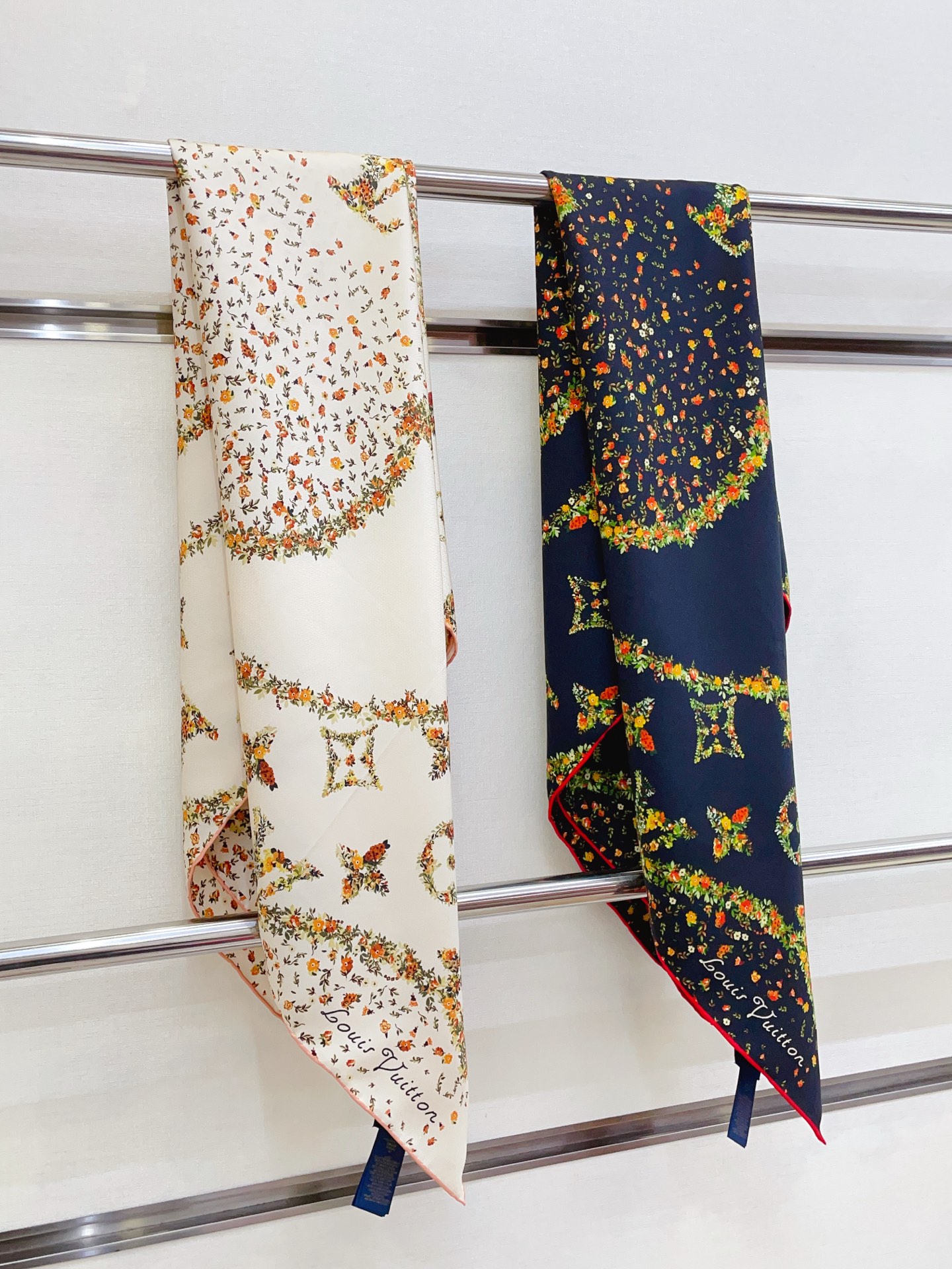 ✨✨【18姆米 双面同色】上身效果疯狂的喜欢❗️专柜也是刚刚上架的，L*最最新款~非常有看头，L的这类元