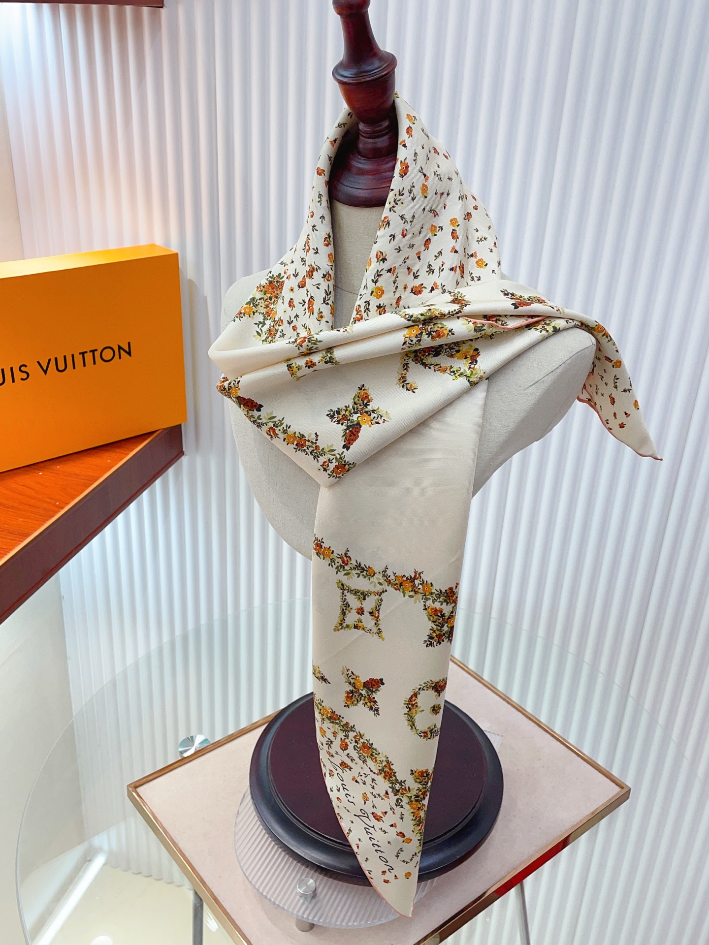 ✨✨【18姆米 双面同色】上身效果疯狂的喜欢❗️专柜也是刚刚上架的，L*最最新款~非常有看头，L的这类元