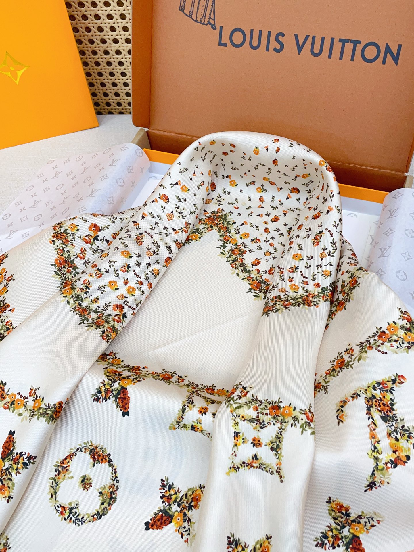 ✨✨【18姆米 双面同色】上身效果疯狂的喜欢❗️专柜也是刚刚上架的，L*最最新款~非常有看头，L的这类元