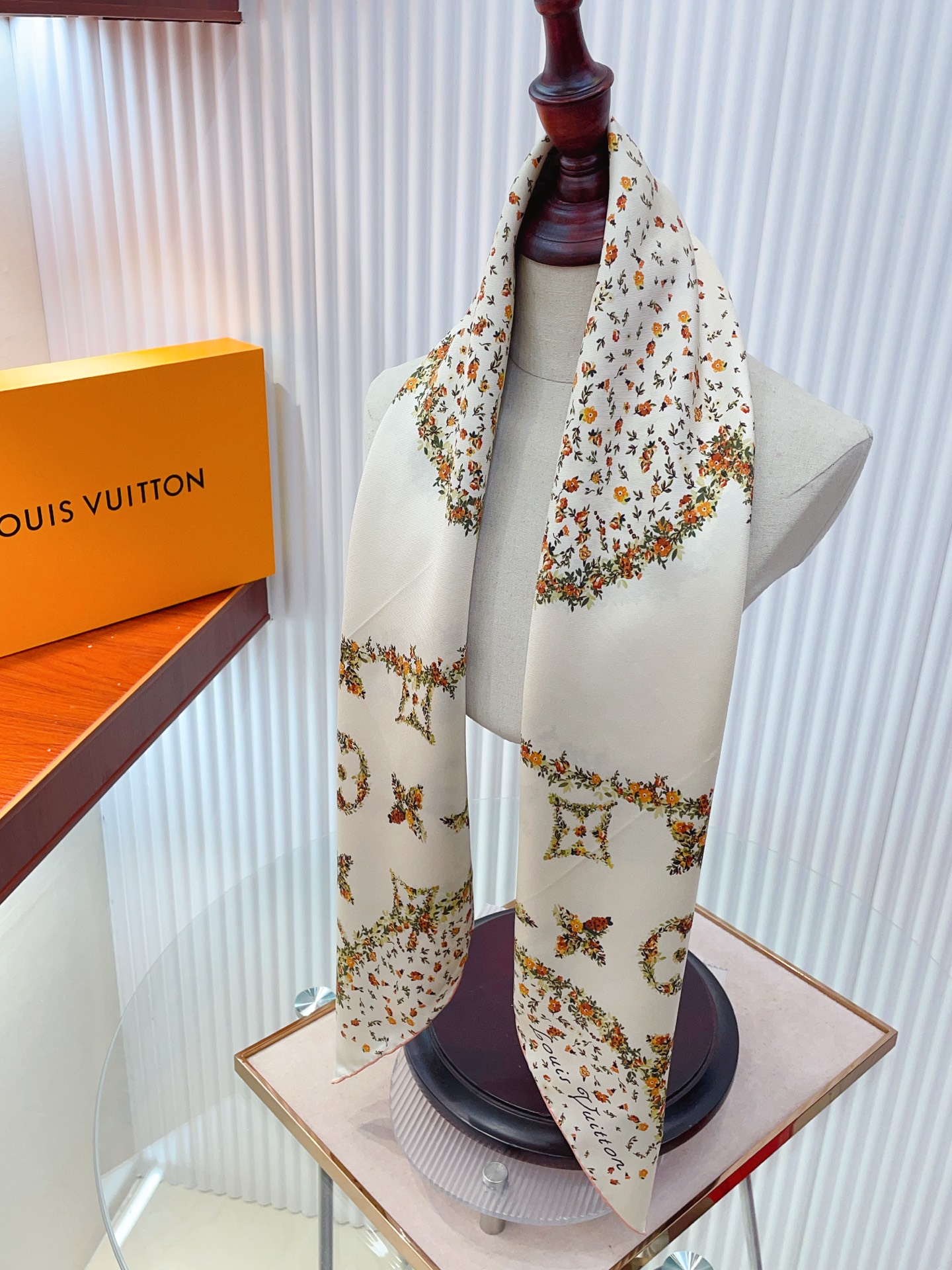 ✨✨【18姆米 双面同色】上身效果疯狂的喜欢❗️专柜也是刚刚上架的，L*最最新款~非常有看头，L的这类元