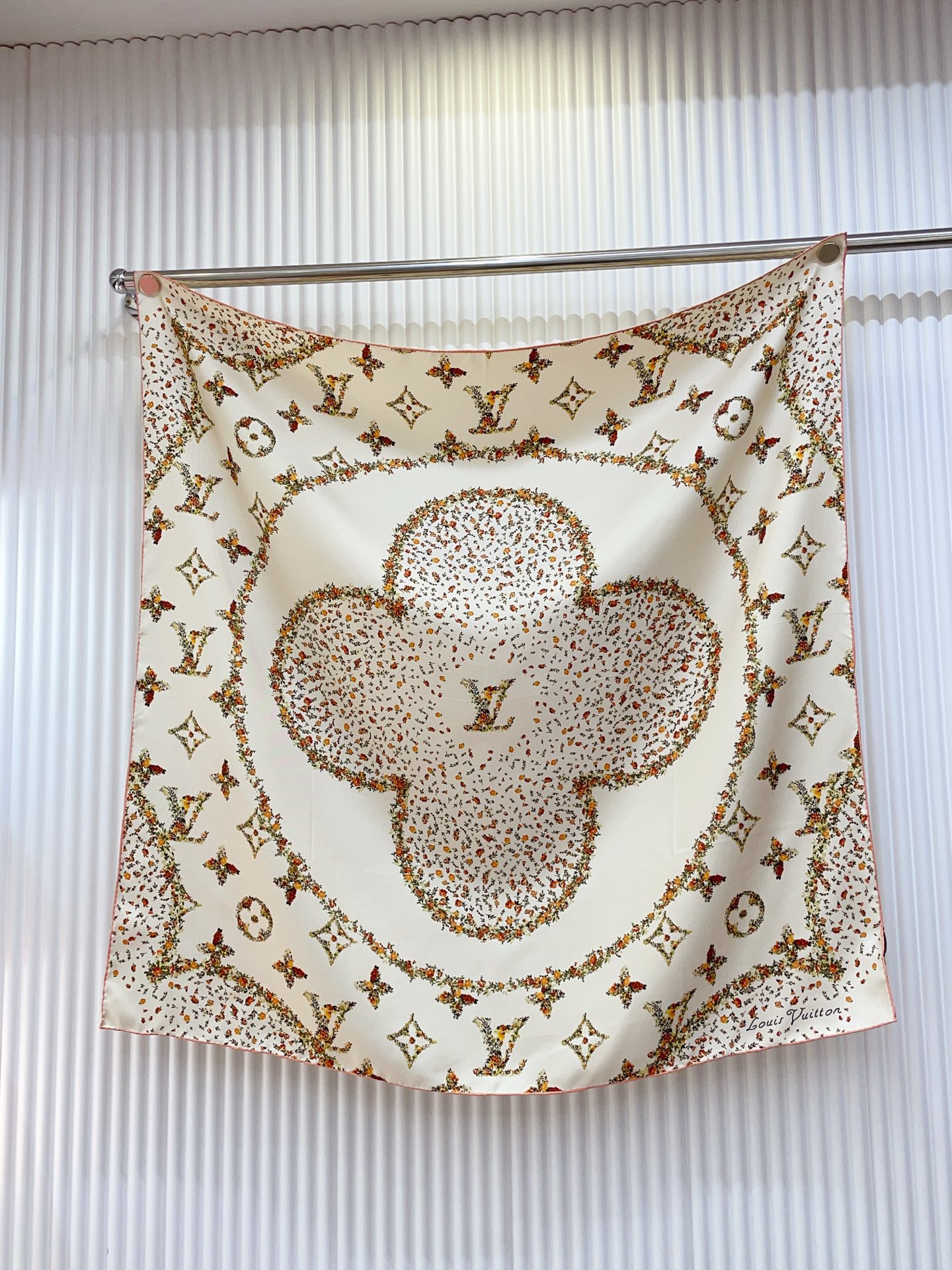 ✨✨【18姆米 双面同色】上身效果疯狂的喜欢❗️专柜也是刚刚上架的，L*最最新款~非常有看头，L的这类元