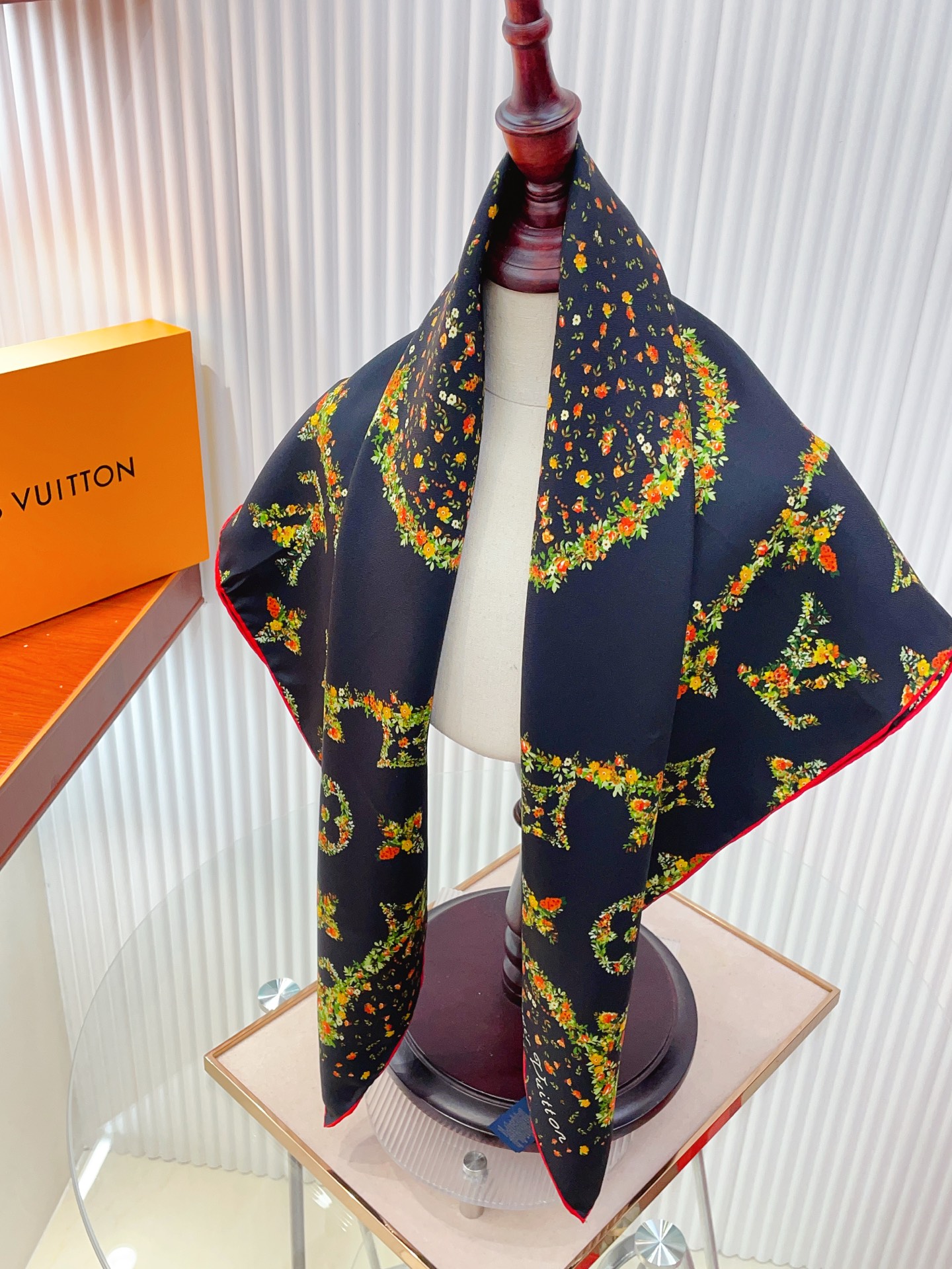 ✨✨【18姆米 双面同色】上身效果疯狂的喜欢❗️专柜也是刚刚上架的，L*最最新款~非常有看头，L的这类元