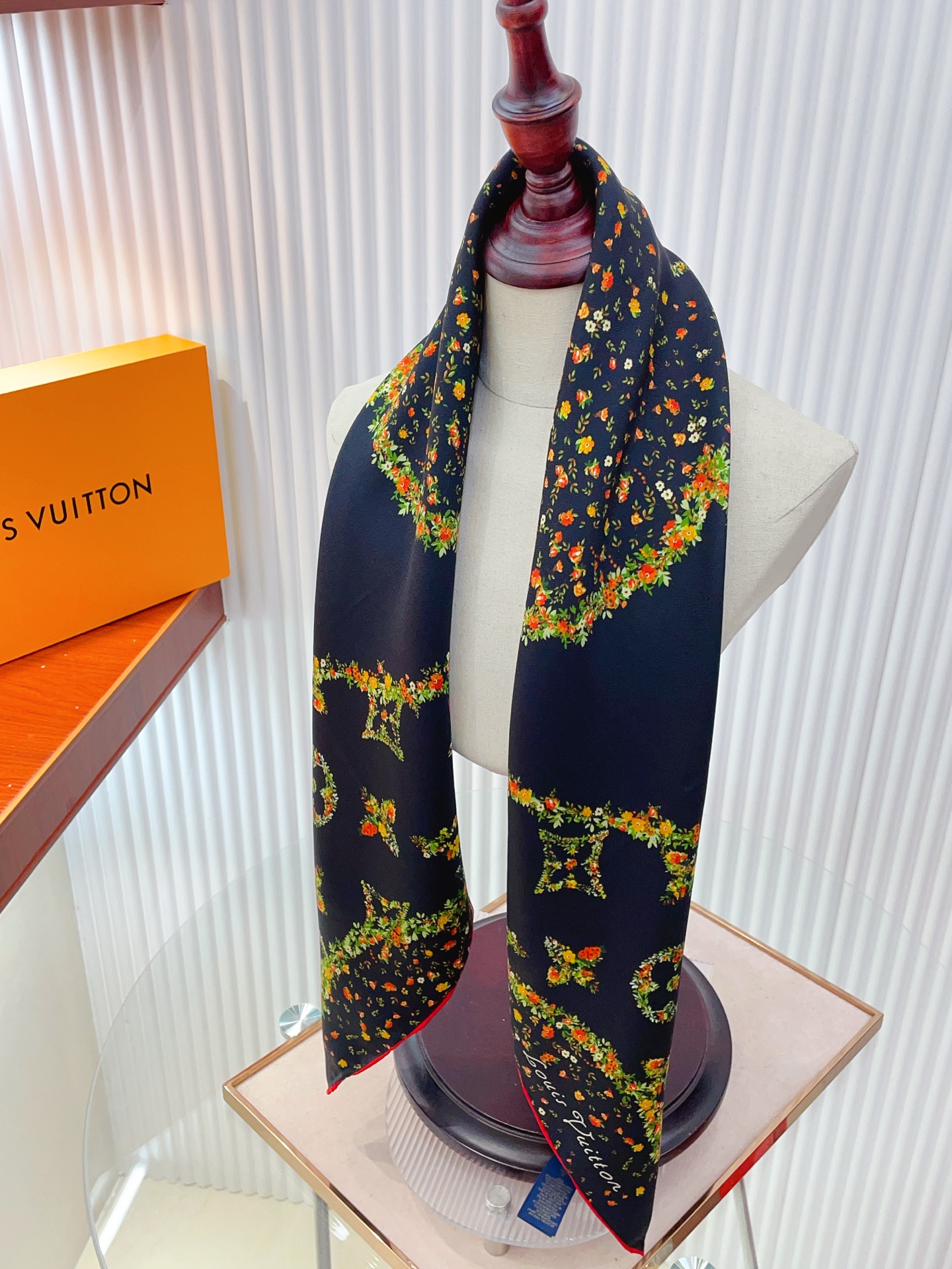 ✨✨【18姆米 双面同色】上身效果疯狂的喜欢❗️专柜也是刚刚上架的，L*最最新款~非常有看头，L的这类元