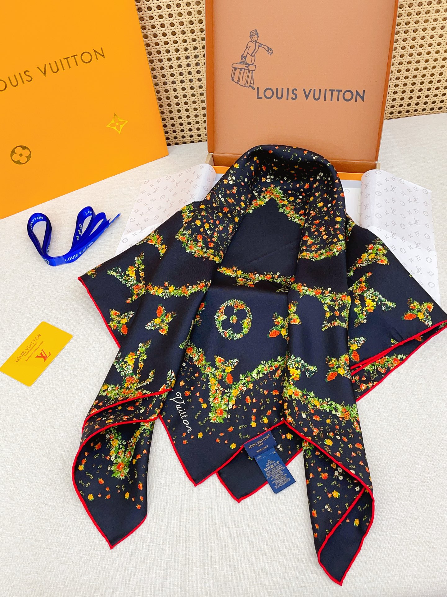 ✨✨【18姆米 双面同色】上身效果疯狂的喜欢❗️专柜也是刚刚上架的，L*最最新款~非常有看头，L的这类元