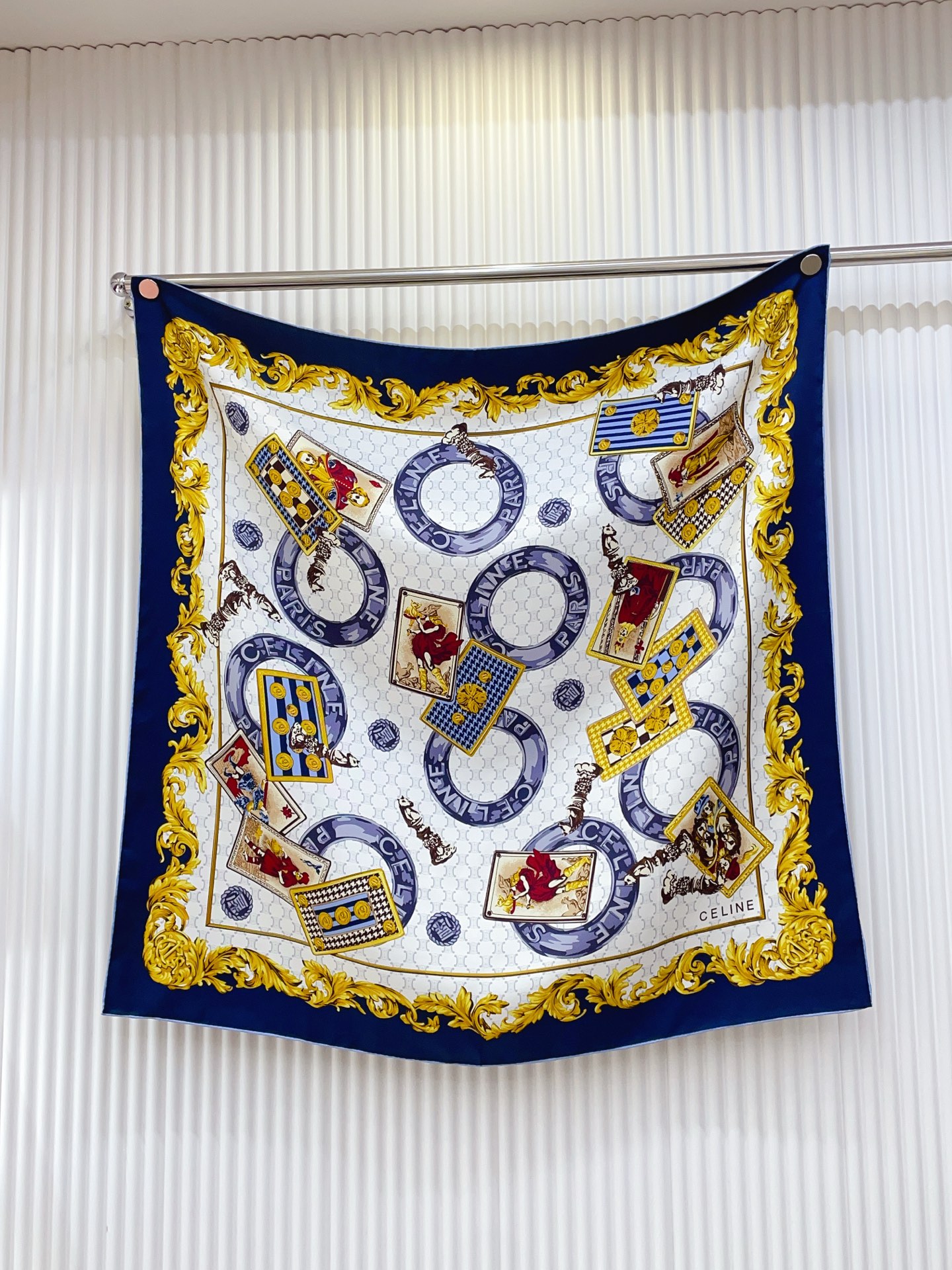 ✨✨【18姆米 双面同色】上身效果疯狂的喜欢❗️专柜也是刚刚上架的，CELINE最最新款~非常有看头，瑟