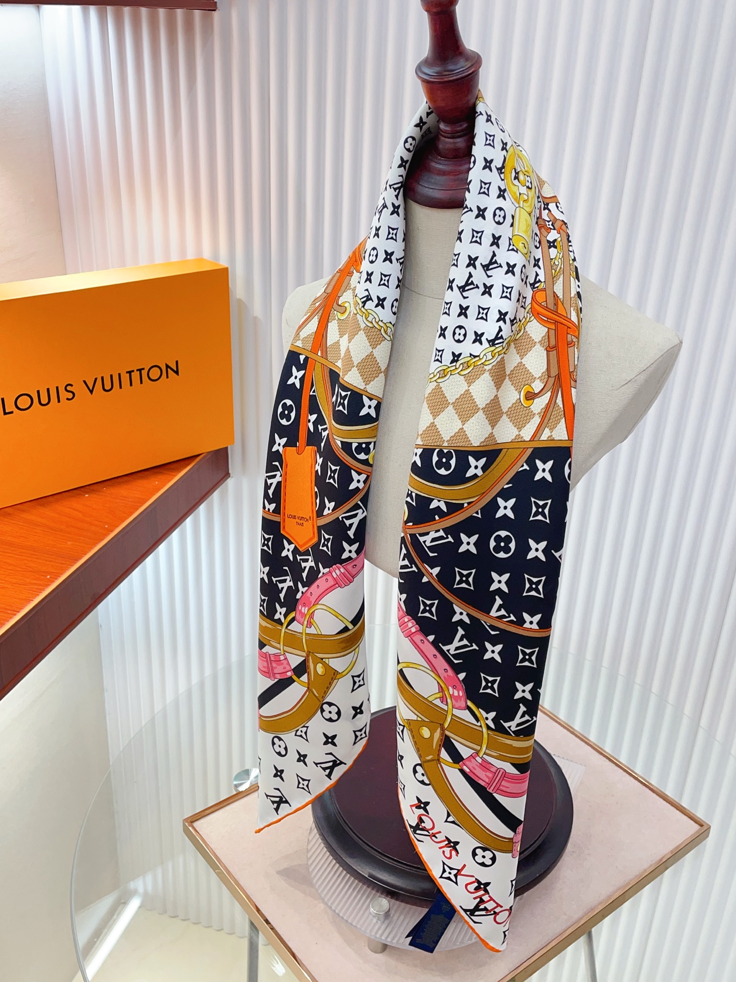 ✨✨【18姆米 双面同色】上身效果疯狂的喜欢❗️专柜也是刚刚上架的，L*最最新款~非常有看头，L的这类元