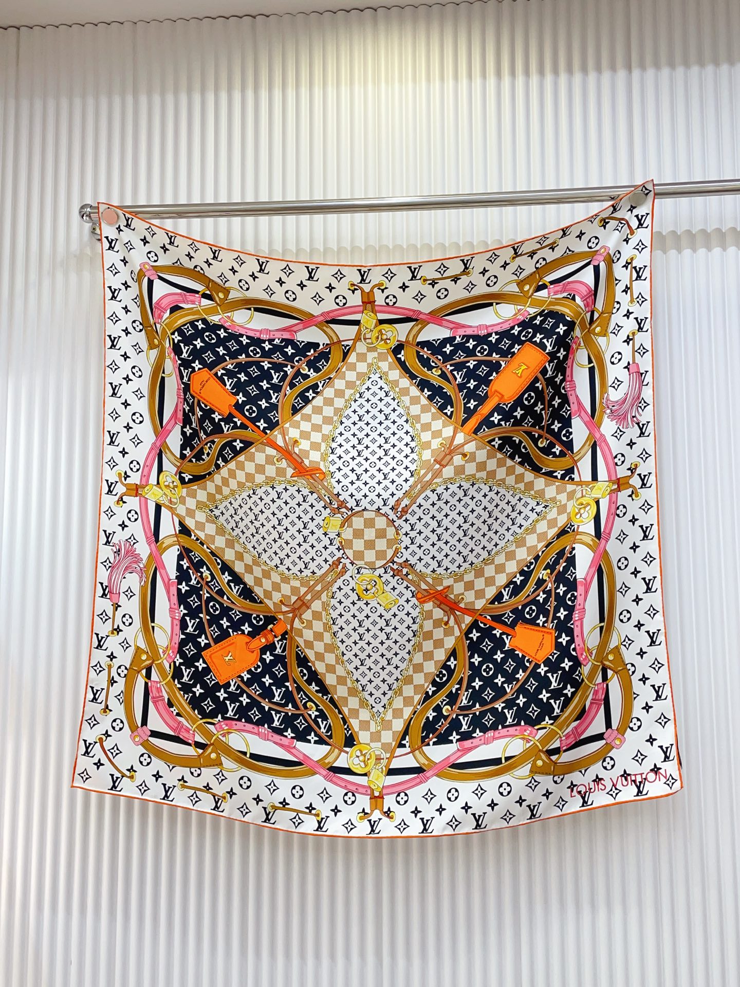 ✨✨【18姆米 双面同色】上身效果疯狂的喜欢❗️专柜也是刚刚上架的，L*最最新款~非常有看头，L的这类元