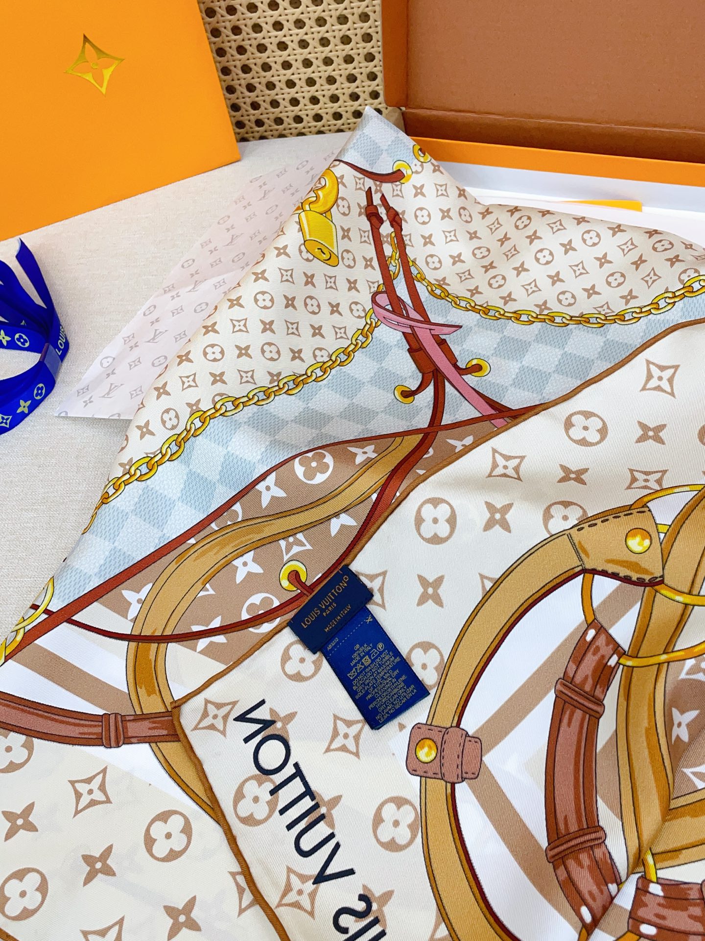 ✨✨【18姆米 双面同色】上身效果疯狂的喜欢❗️专柜也是刚刚上架的，L*最最新款~非常有看头，L的这类元