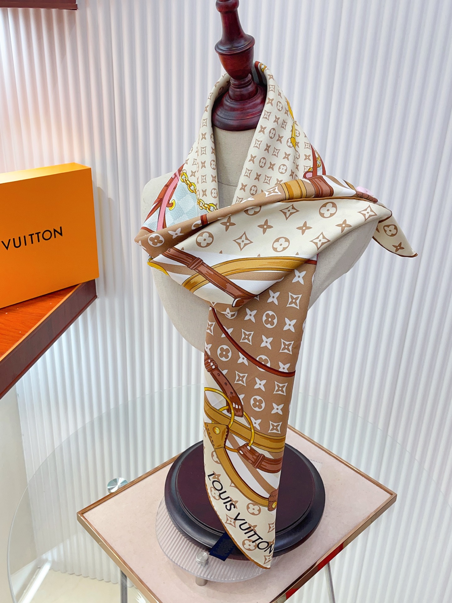 ✨✨【18姆米 双面同色】上身效果疯狂的喜欢❗️专柜也是刚刚上架的，L*最最新款~非常有看头，L的这类元