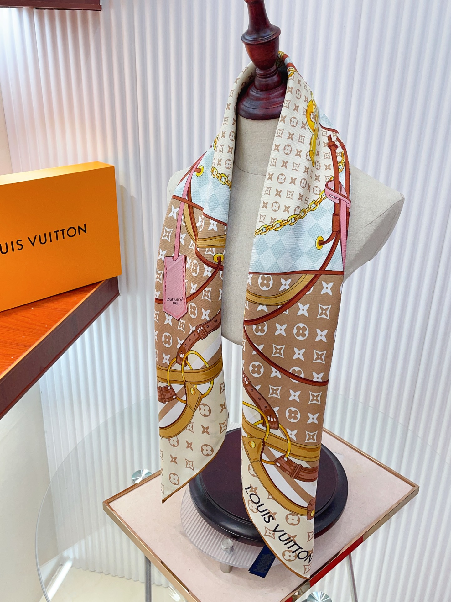 ✨✨【18姆米 双面同色】上身效果疯狂的喜欢❗️专柜也是刚刚上架的，L*最最新款~非常有看头，L的这类元