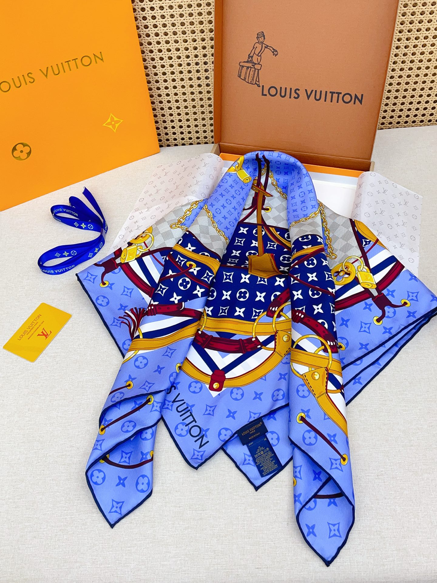 ✨✨【18姆米 双面同色】上身效果疯狂的喜欢❗️专柜也是刚刚上架的，L*最最新款~非常有看头，L的这类元