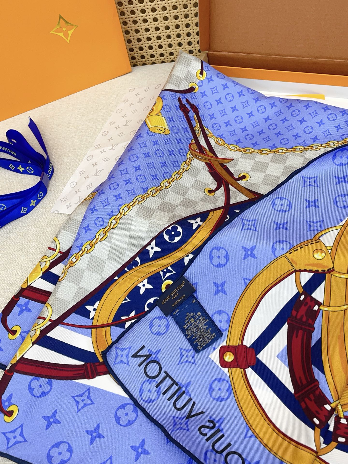 ✨✨【18姆米 双面同色】上身效果疯狂的喜欢❗️专柜也是刚刚上架的，L*最最新款~非常有看头，L的这类元