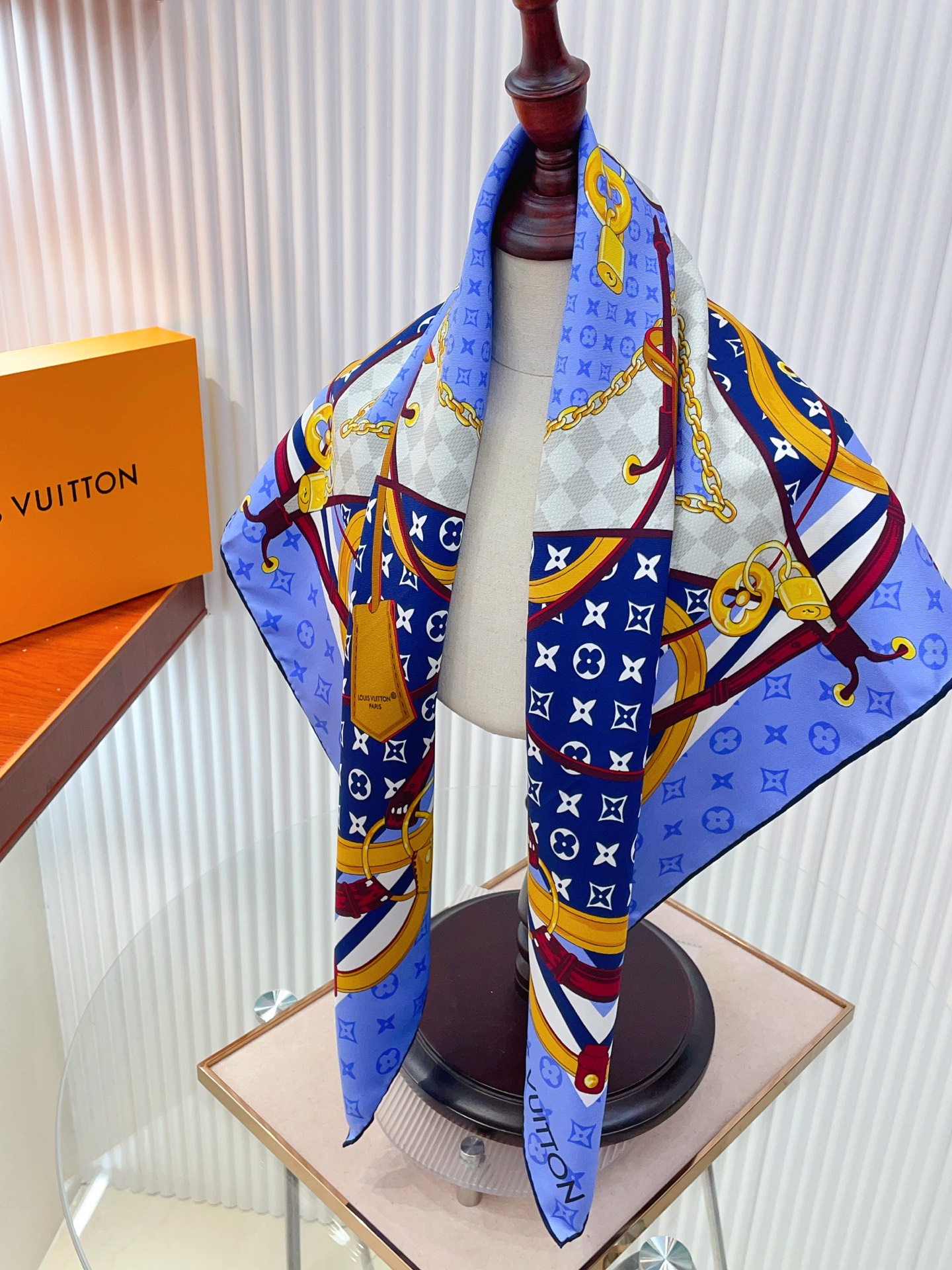 ✨✨【18姆米 双面同色】上身效果疯狂的喜欢❗️专柜也是刚刚上架的，L*最最新款~非常有看头，L的这类元