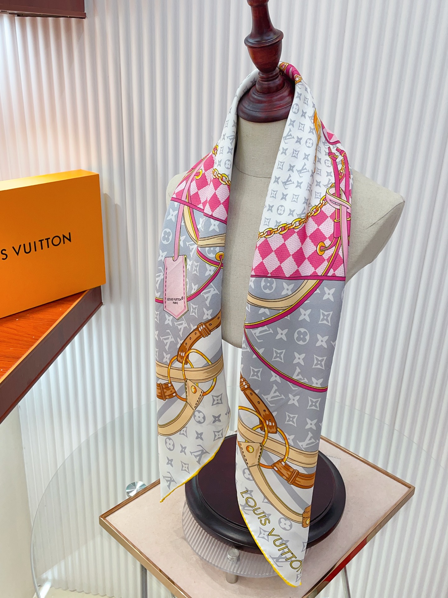 ✨✨【18姆米 双面同色】上身效果疯狂的喜欢❗️专柜也是刚刚上架的，L*最最新款~非常有看头，L的这类元