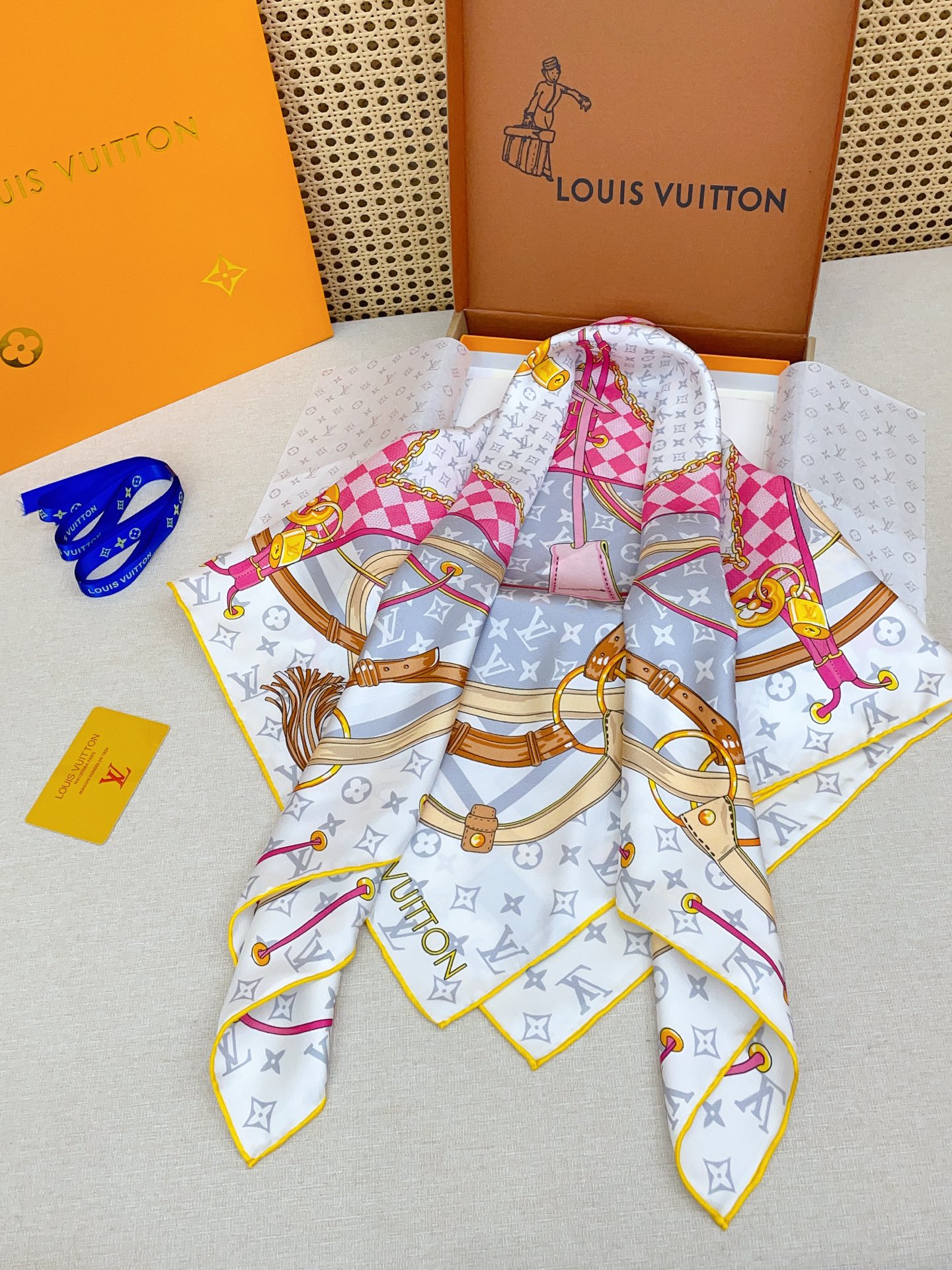 ✨✨【18姆米 双面同色】上身效果疯狂的喜欢❗️专柜也是刚刚上架的，L*最最新款~非常有看头，L的这类元