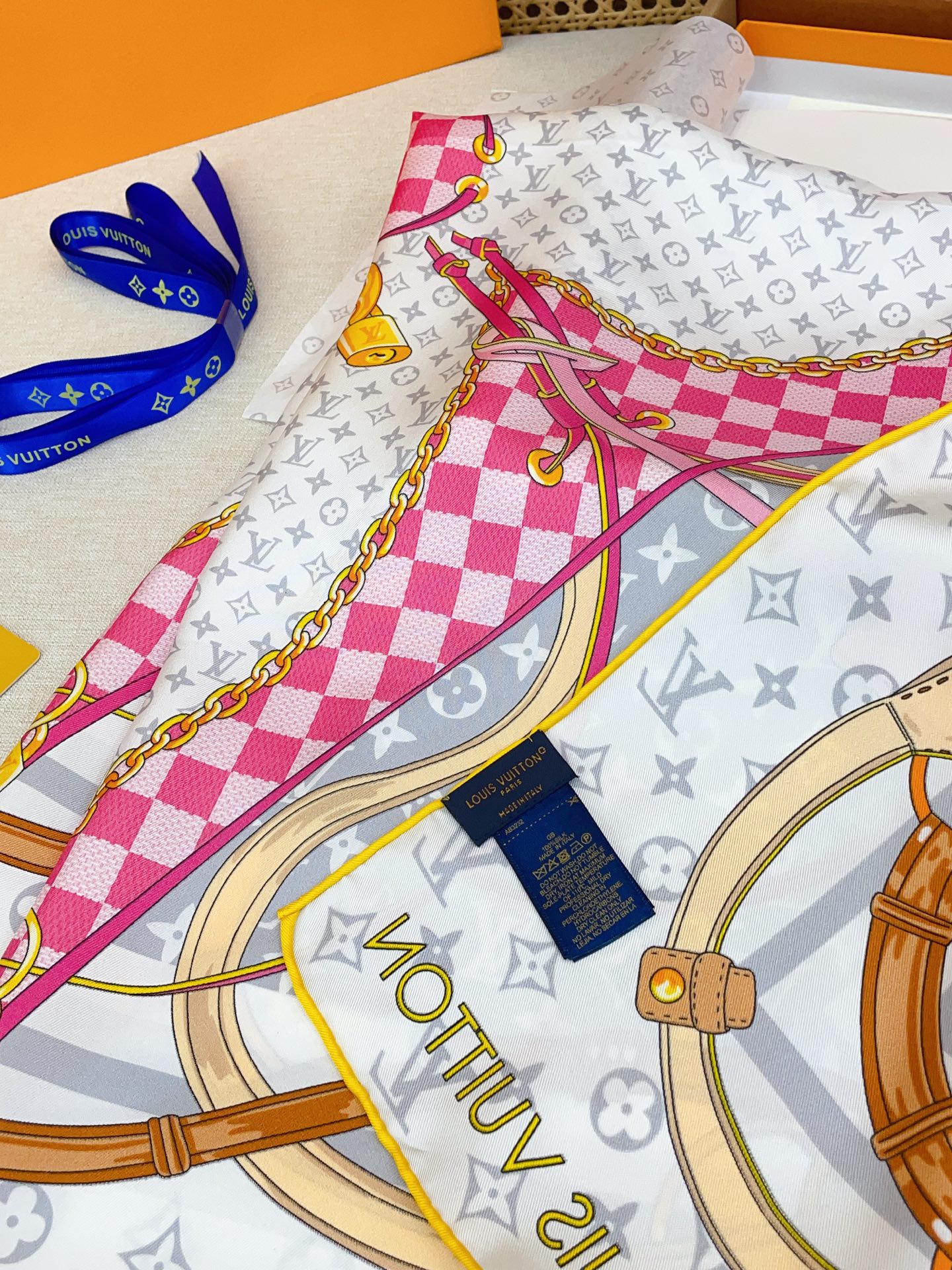 ✨✨【18姆米 双面同色】上身效果疯狂的喜欢❗️专柜也是刚刚上架的，L*最最新款~非常有看头，L的这类元