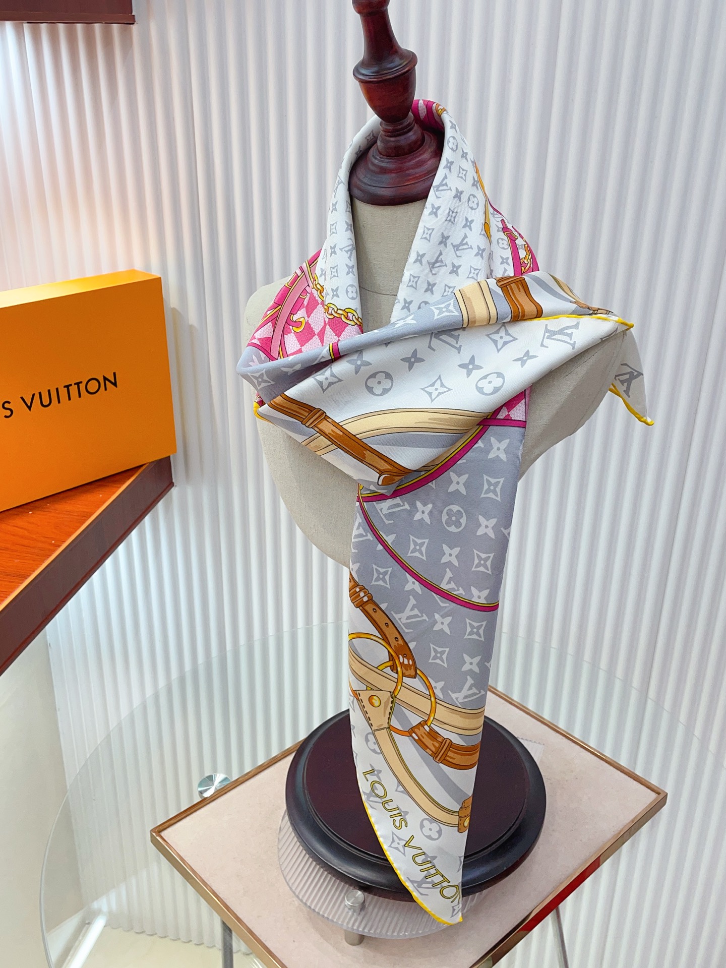 ✨✨【18姆米 双面同色】上身效果疯狂的喜欢❗️专柜也是刚刚上架的，L*最最新款~非常有看头，L的这类元