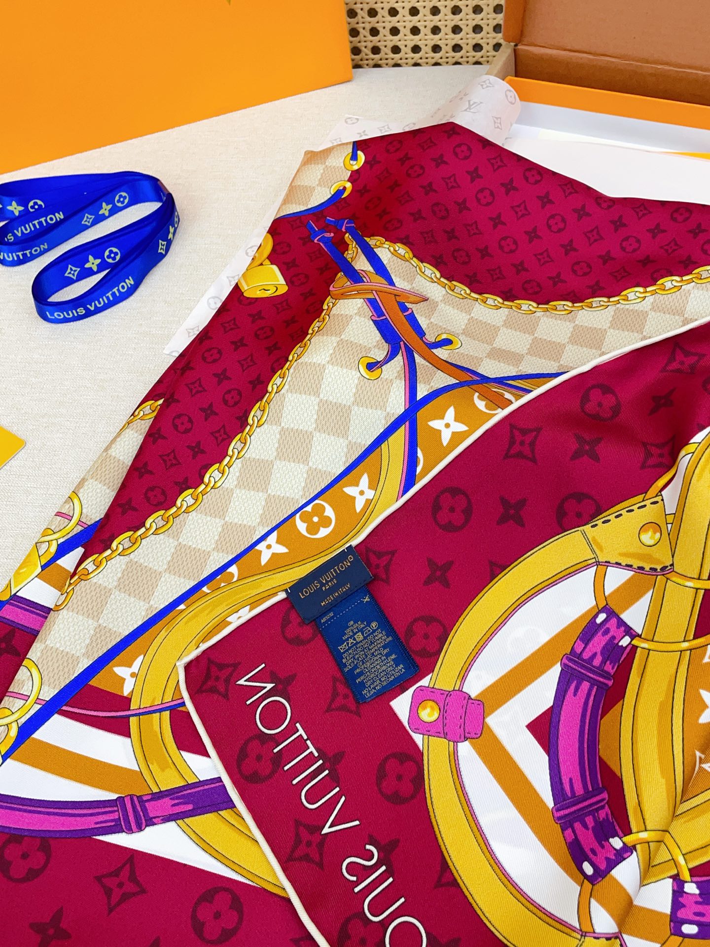 ✨✨【18姆米 双面同色】上身效果疯狂的喜欢❗️专柜也是刚刚上架的，L*最最新款~非常有看头，L的这类元