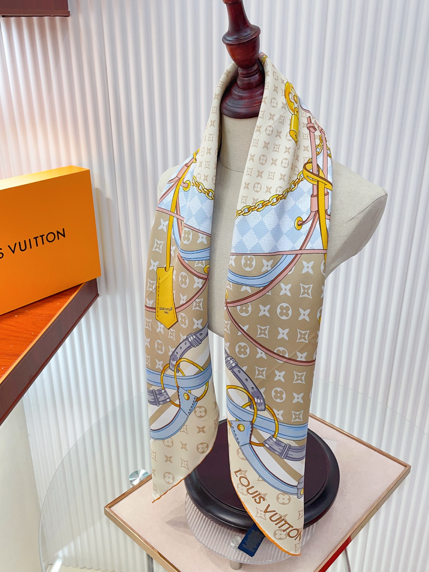 ✨✨【18姆米 双面同色】上身效果疯狂的喜欢❗️专柜也是刚刚上架的，L*最最新款~非常有看头，L的这类元