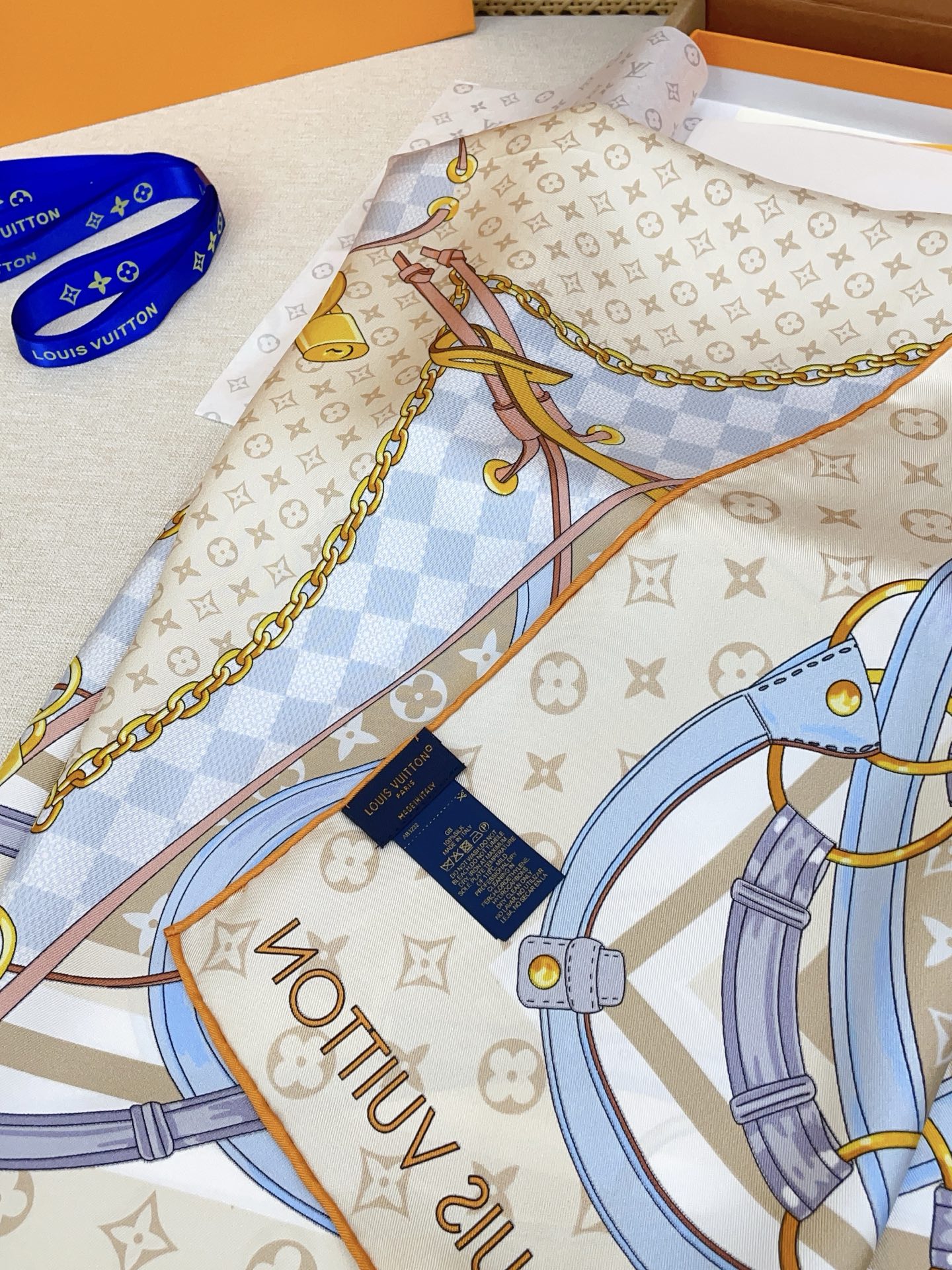 ✨✨【18姆米 双面同色】上身效果疯狂的喜欢❗️专柜也是刚刚上架的，L*最最新款~非常有看头，L的这类元