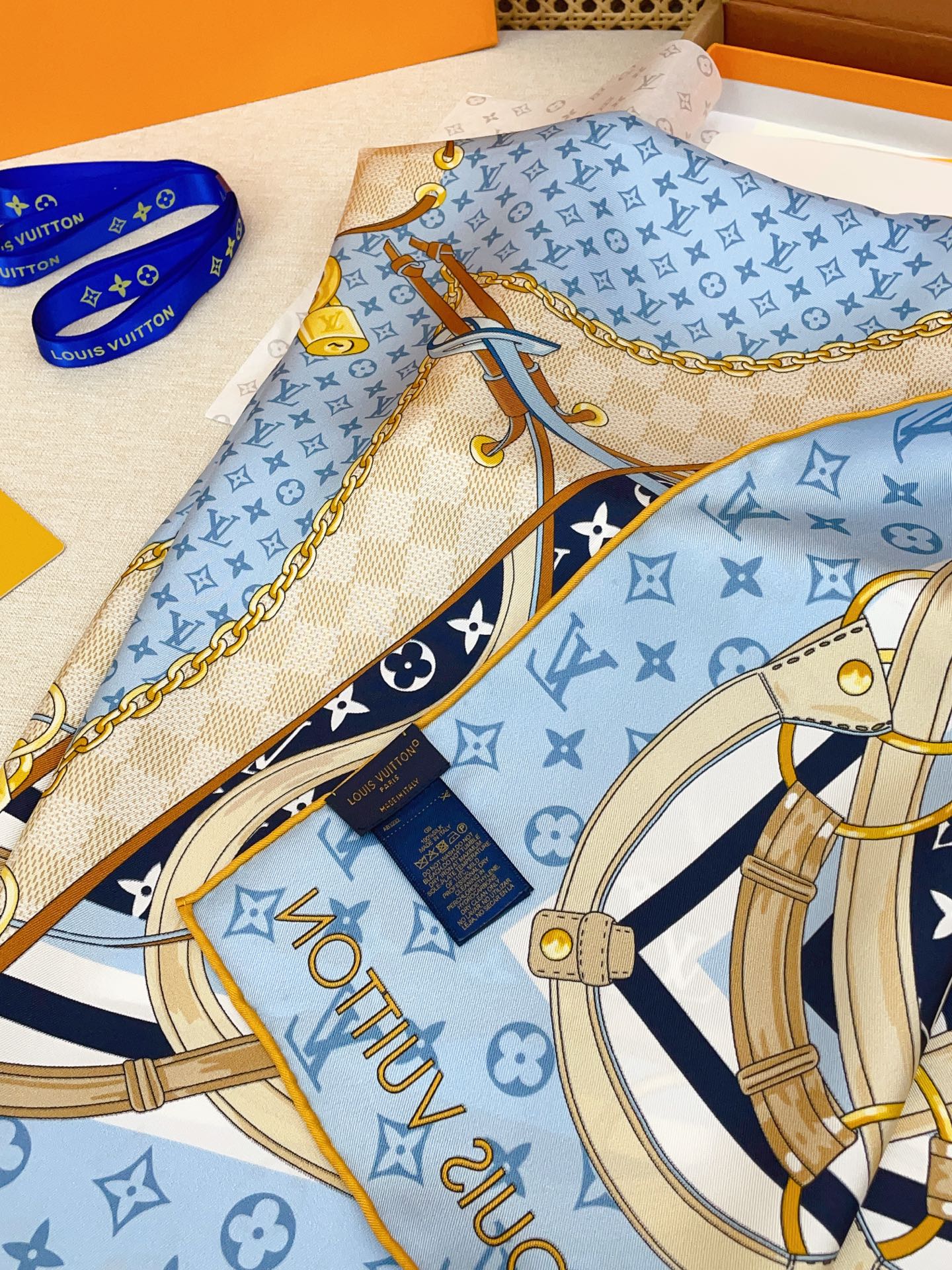 ✨✨【18姆米 双面同色】上身效果疯狂的喜欢❗️专柜也是刚刚上架的，L*最最新款~非常有看头，L的这类元