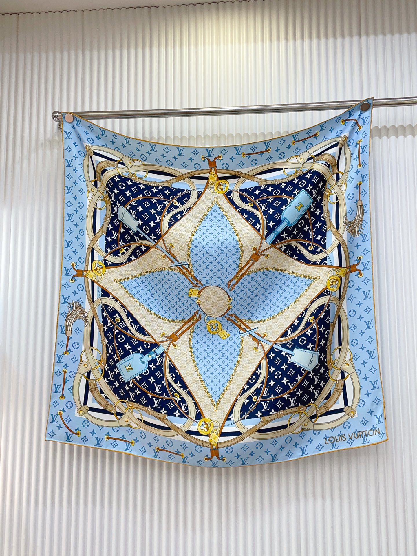 ✨✨【18姆米 双面同色】上身效果疯狂的喜欢❗️专柜也是刚刚上架的，L*最最新款~非常有看头，L的这类元