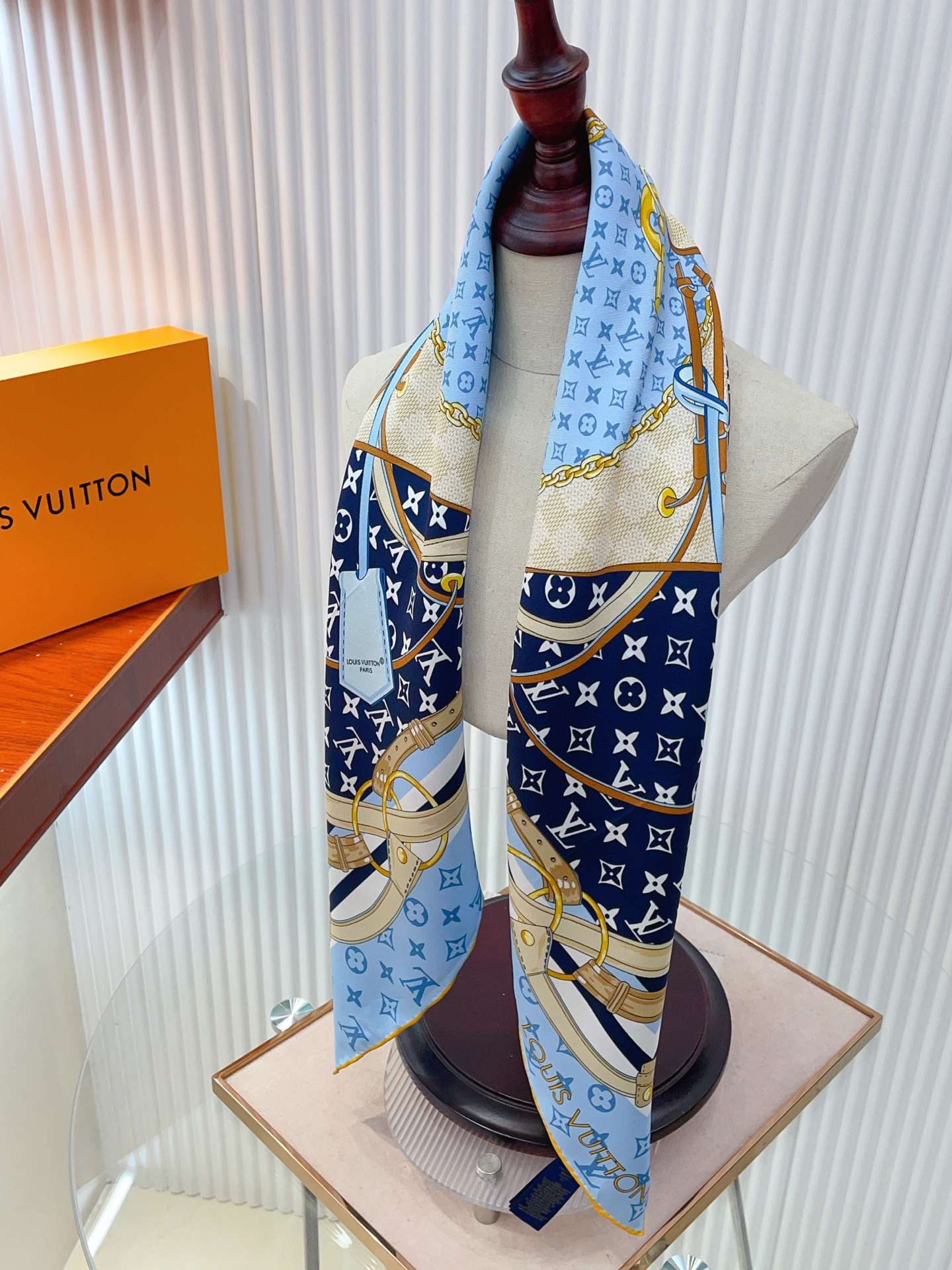 ✨✨【18姆米 双面同色】上身效果疯狂的喜欢❗️专柜也是刚刚上架的，L*最最新款~非常有看头，L的这类元