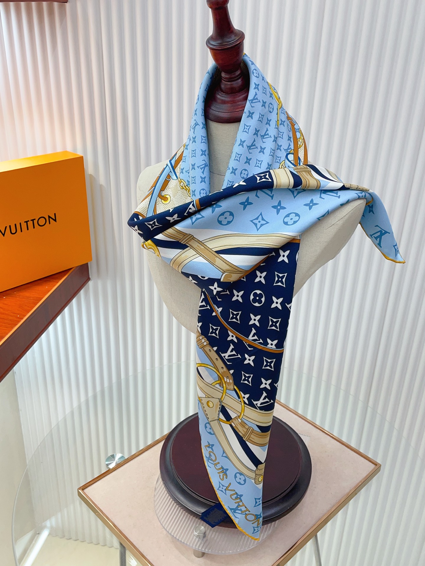 ✨✨【18姆米 双面同色】上身效果疯狂的喜欢❗️专柜也是刚刚上架的，L*最最新款~非常有看头，L的这类元