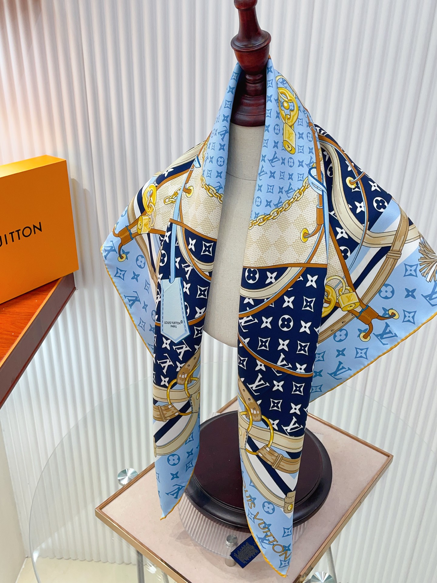 ✨✨【18姆米 双面同色】上身效果疯狂的喜欢❗️专柜也是刚刚上架的，L*最最新款~非常有看头，L的这类元