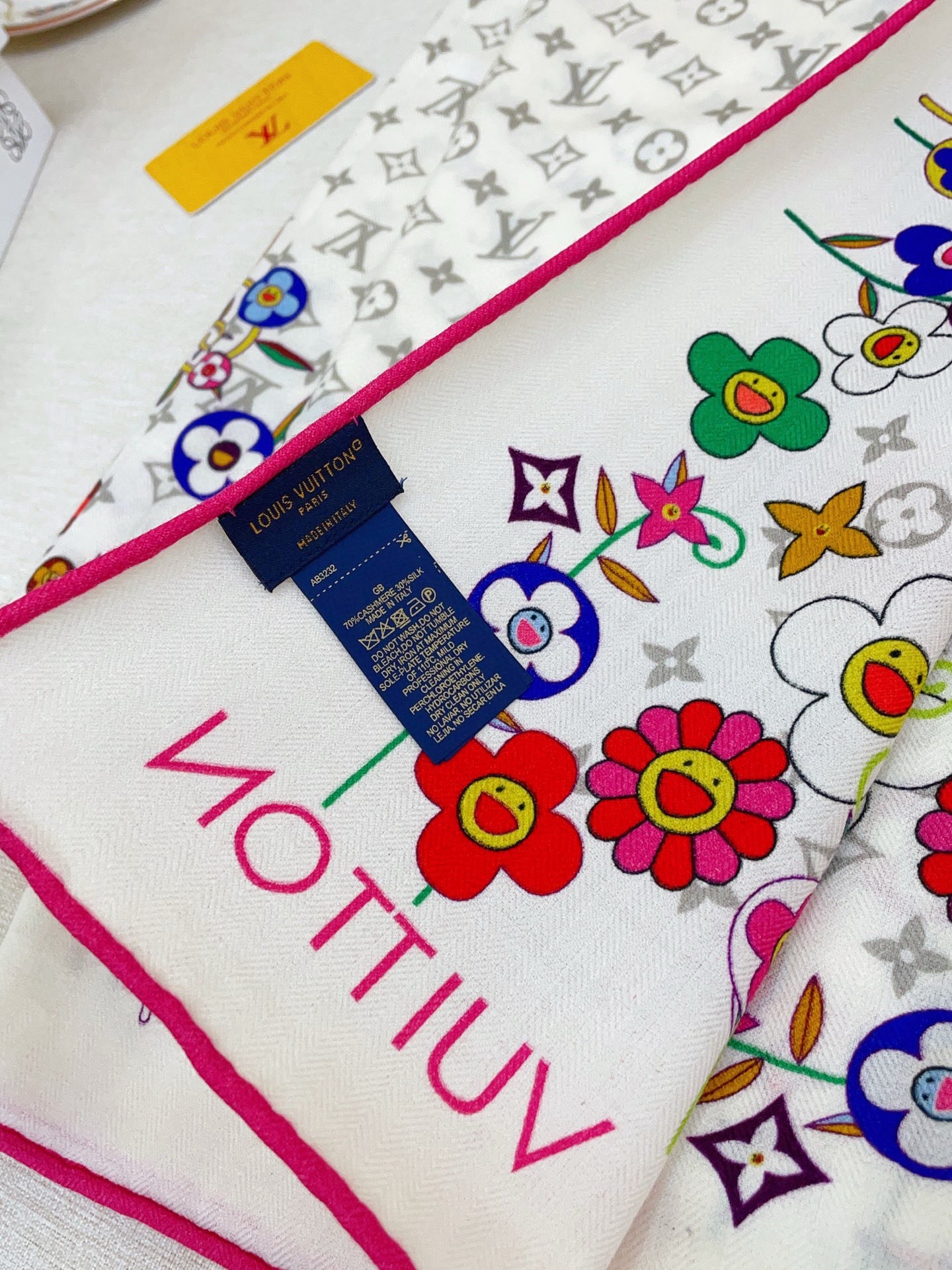 ✨✨【双面同色 丝毛款】L家羊绒新款 买了都说好看‼️推荐💕双面同色羊绒方巾‼️驴家ZG爆款🎁💟立体呈现