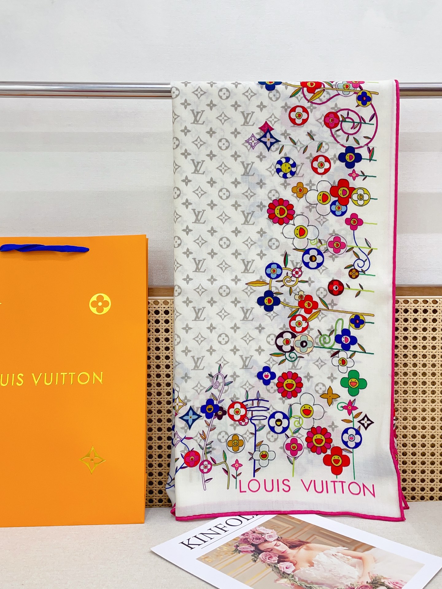 ✨✨【双面同色 丝毛款】L家羊绒新款 买了都说好看‼️推荐💕双面同色羊绒方巾‼️驴家ZG爆款🎁💟立体呈现