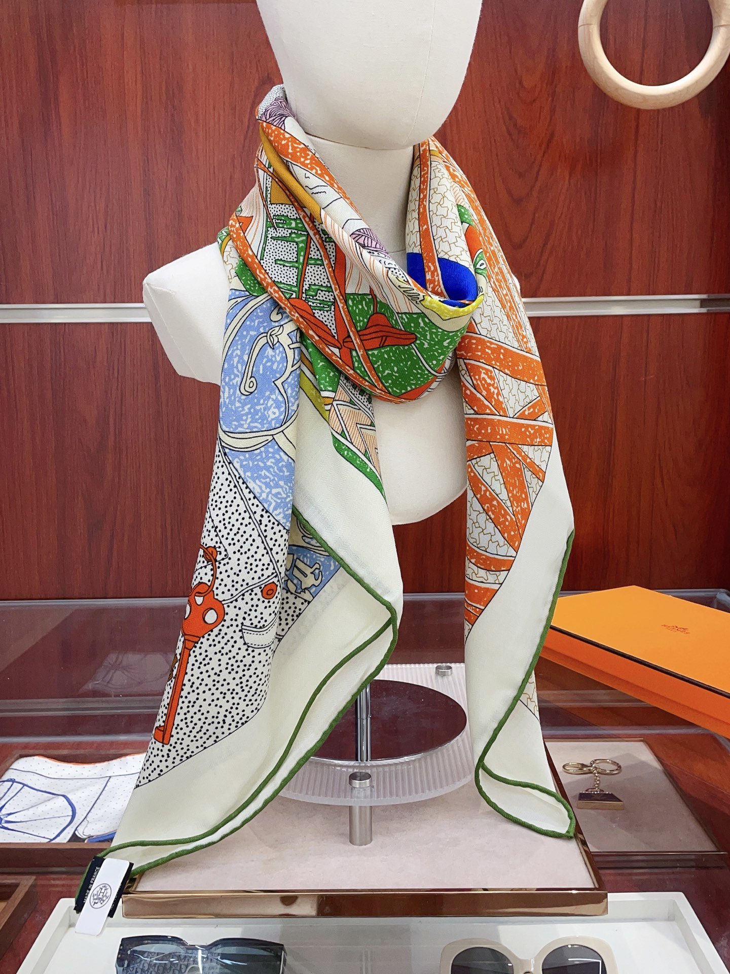 NO:678338,[Double-sided same color silk wool model] H family cashmere new style. Everyone who bought it said it looks good. Recommended [Hermès Appointment 140] Cashmere square scarf H family ZG hot model with three-dimensional presentation of pattern and texture. Extremely high quality. Special process. High-end research and development. Stunning. Special cutting-edge process. Favored by Bai Fumei. Whether it is quality, style or price, it makes them scream for big brand control. Super high cost performance.  Definitely worth buying, size 140cm*140cm, 70 cashmere silk high version scarf, high version scarf, hermes, real silk19860909【双面同色 丝毛款】H家羊绒新款 买了都说好看推荐【爱马仕之约 140】羊绒方巾H家ZG爆款立体呈现图案纹路实物档次极高特殊工艺高端研发惊艳问世特殊尖端工艺处理受到白富美的喜欢 无论是品质 款式 价格都令大牌控的她们尖叫 超高性价比 绝对值得入手尺寸140cm*140cm,70羊绒真丝高版本围巾,高版本围巾,hermes,real silk,scarf