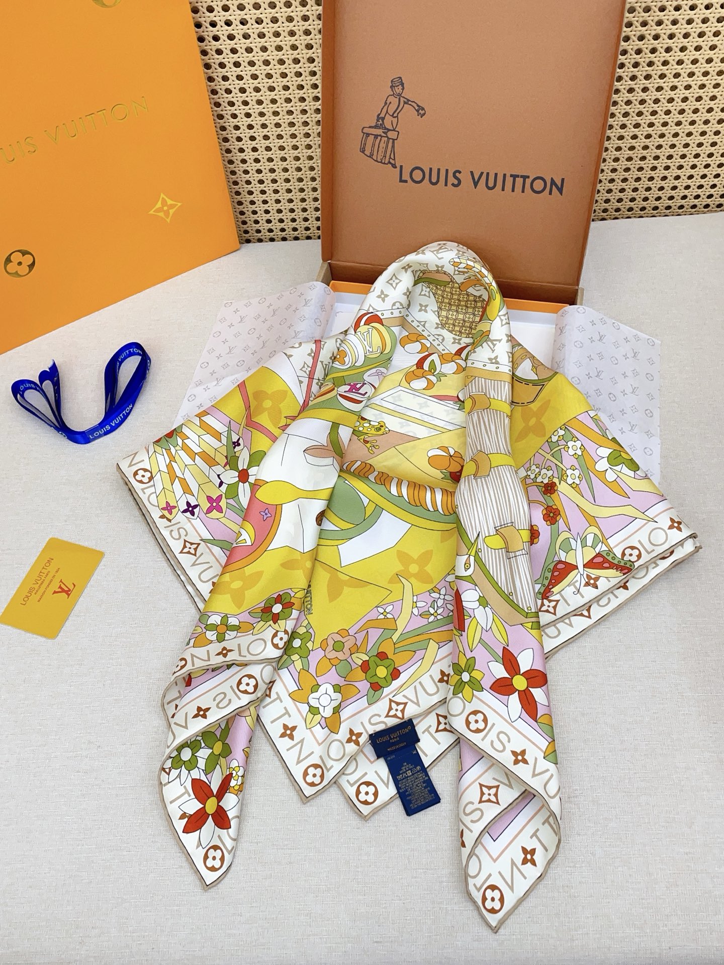 ✨✨【18姆米 双面同色】上身效果疯狂的喜欢❗️专柜也是刚刚上架的，L*最最新款~非常有看头，L的这类元