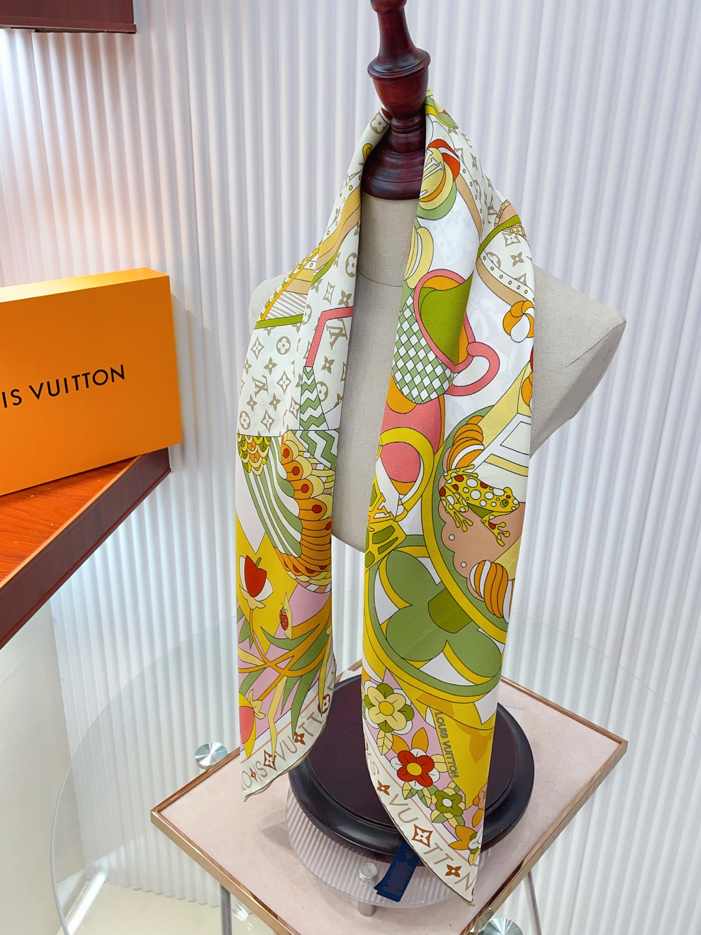 ✨✨【18姆米 双面同色】上身效果疯狂的喜欢❗️专柜也是刚刚上架的，L*最最新款~非常有看头，L的这类元