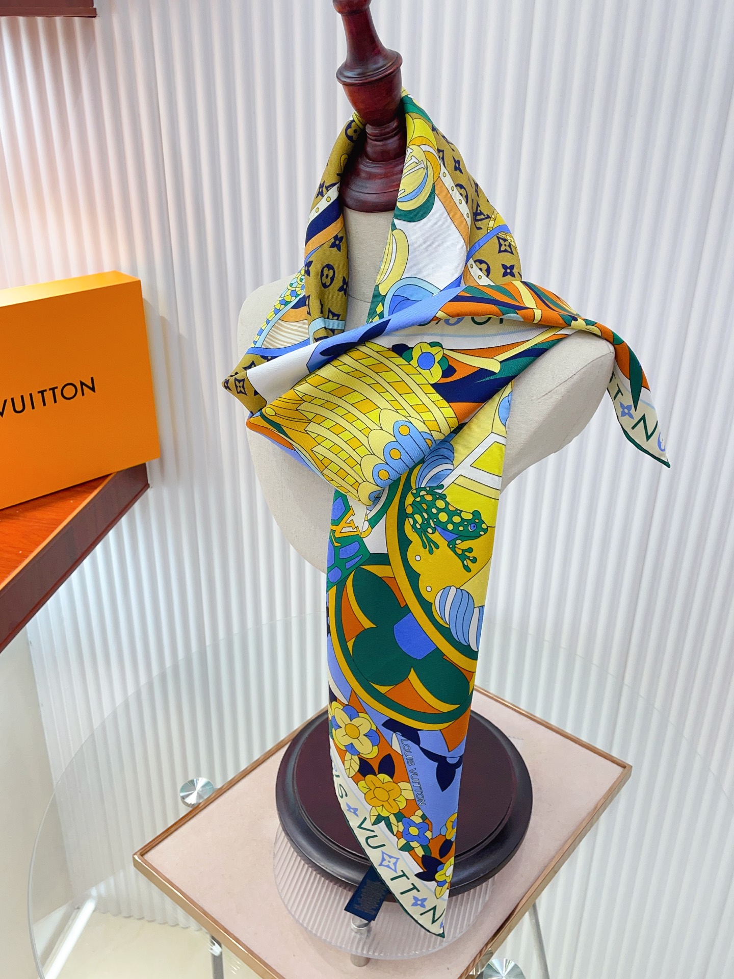 ✨✨【18姆米 双面同色】上身效果疯狂的喜欢❗️专柜也是刚刚上架的，L*最最新款~非常有看头，L的这类元